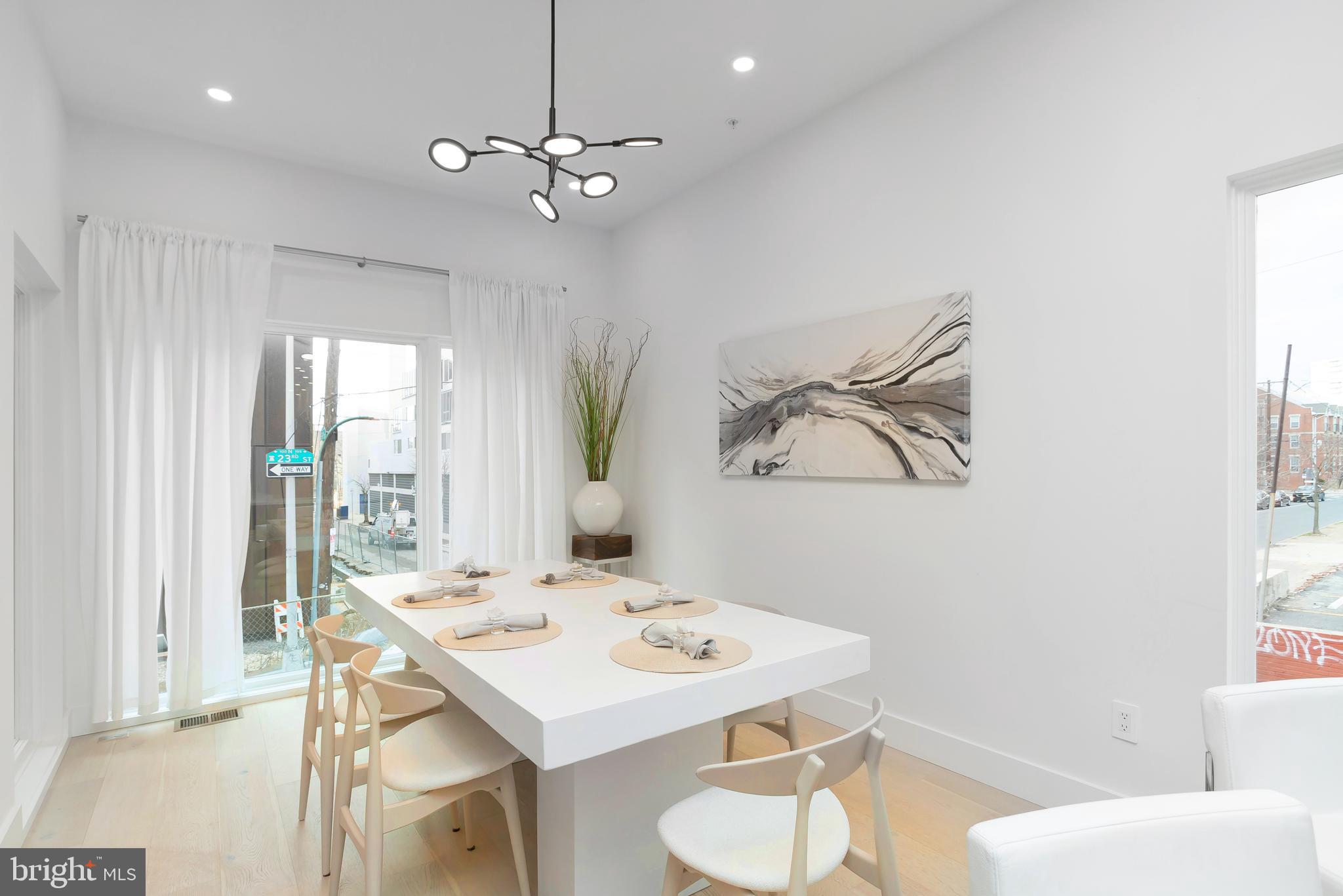 LOGAN SQUARE - Residential