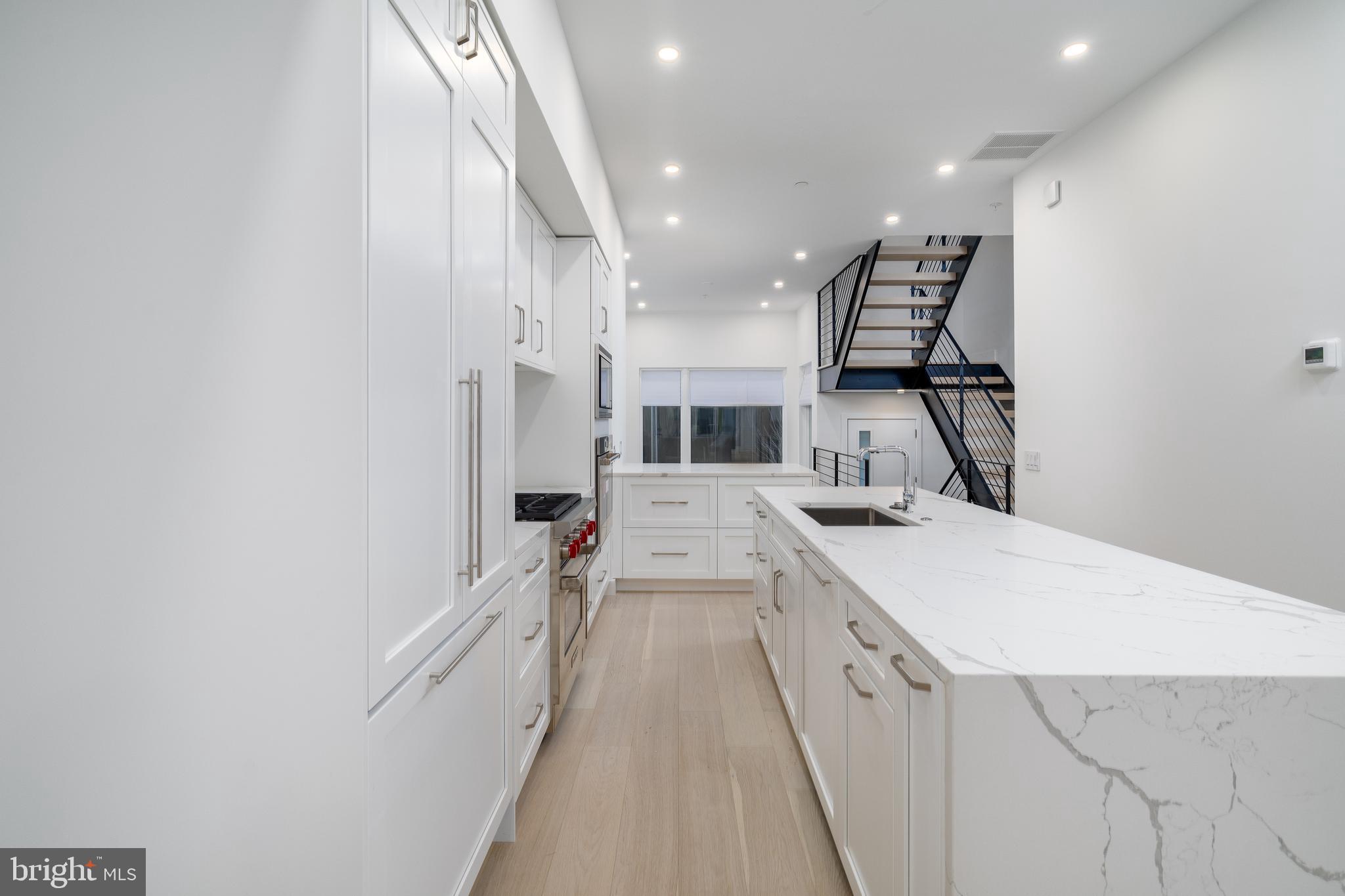 LOGAN SQUARE - Residential