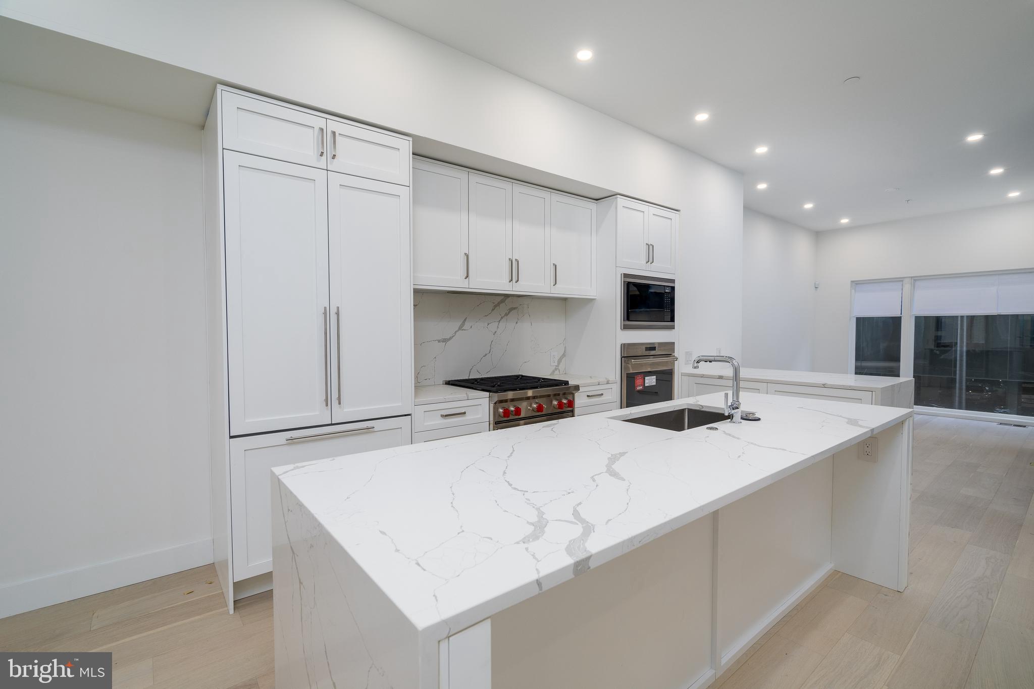 LOGAN SQUARE - Residential