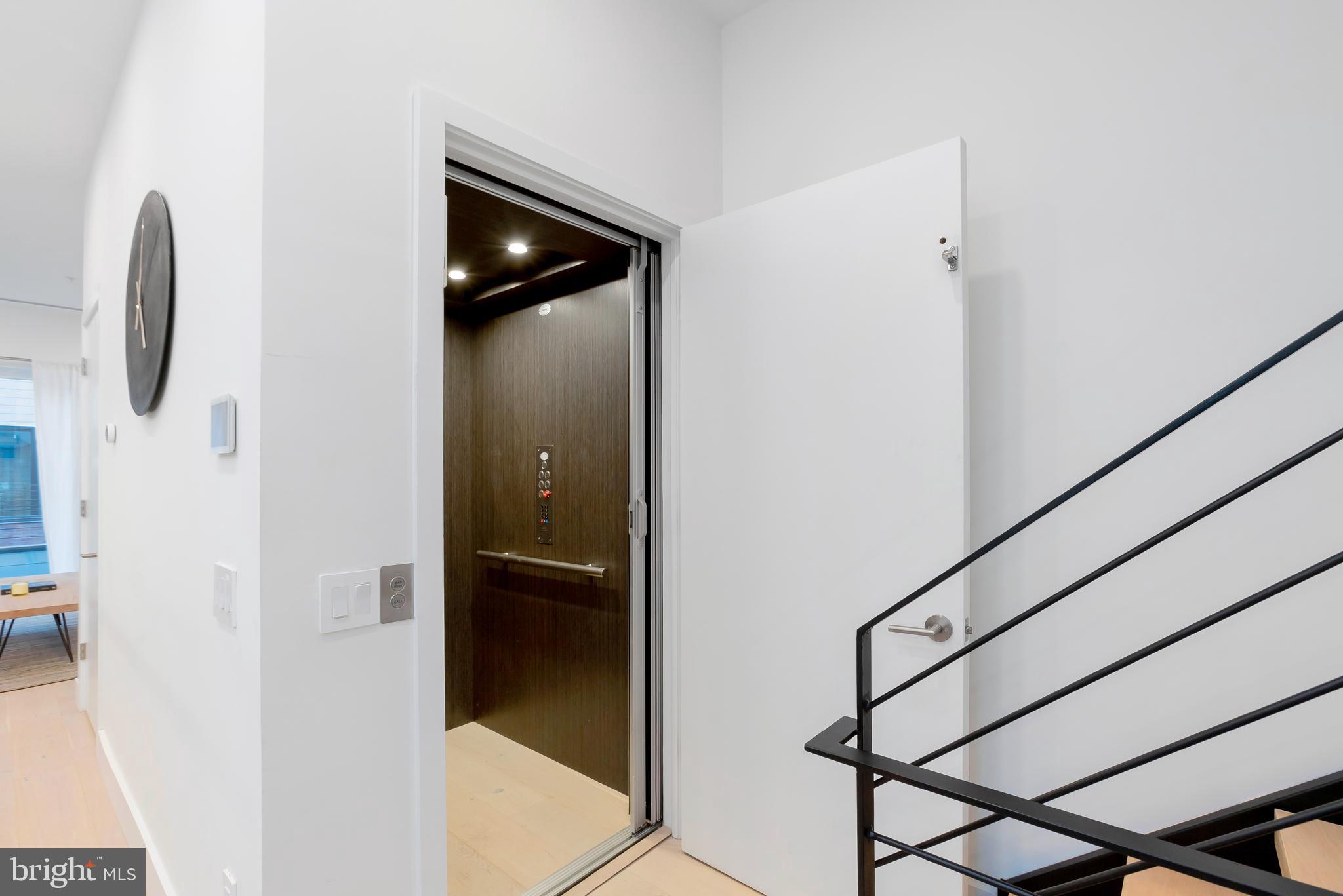 LOGAN SQUARE - Residential
