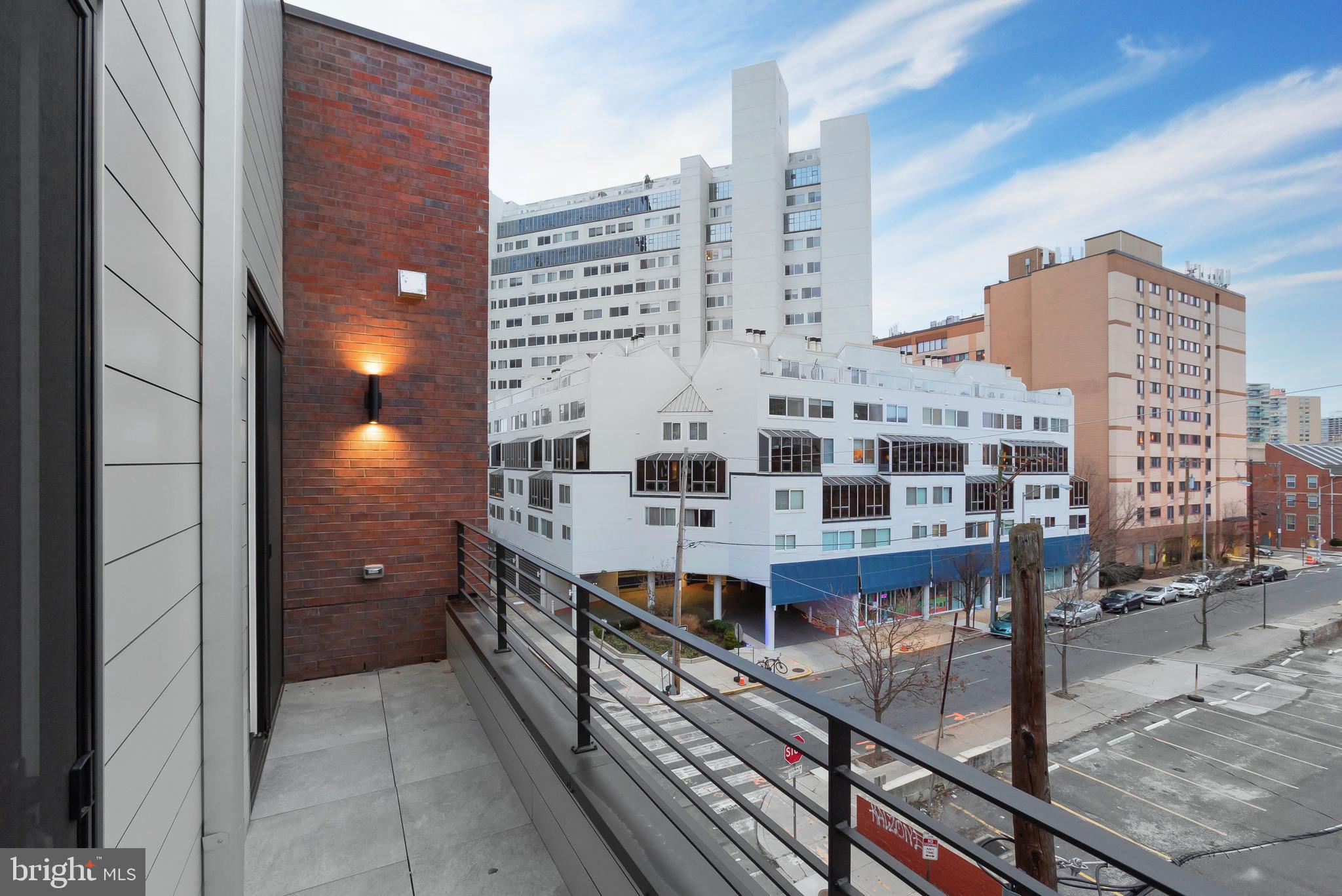 LOGAN SQUARE - Residential