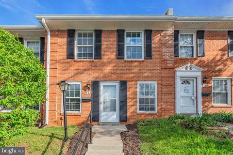 Townhouse For Sale - 222 N Auburn Drive<br/> STERLING, VA 20164