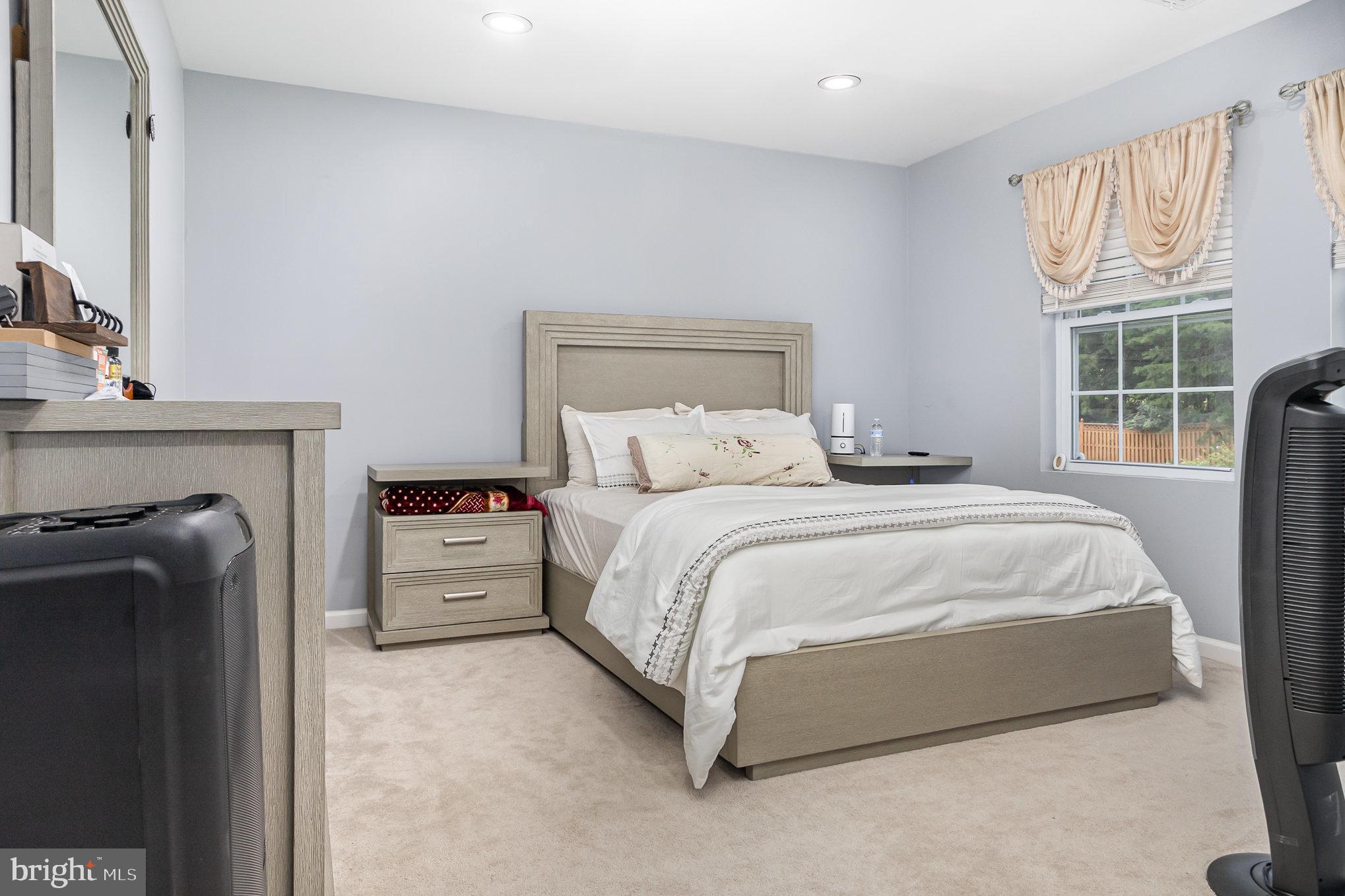 ASHTON VALLEY - Residential Lease