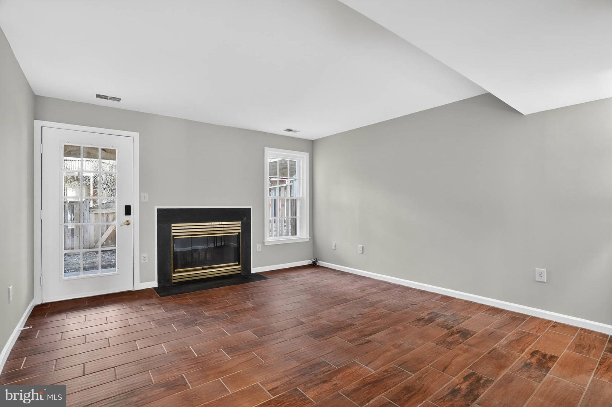 RUSSETT - Residential