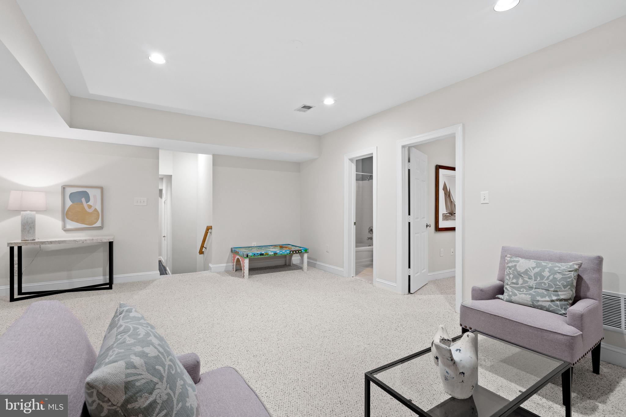 LEE HEIGHTS - Residential