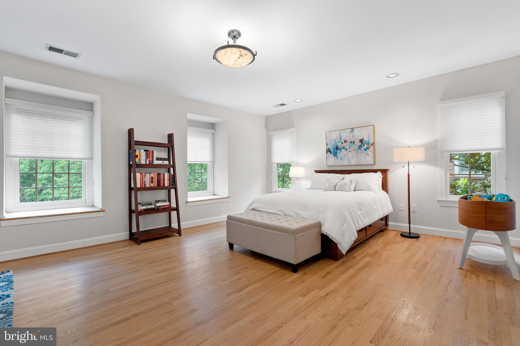 LEE HEIGHTS - Residential