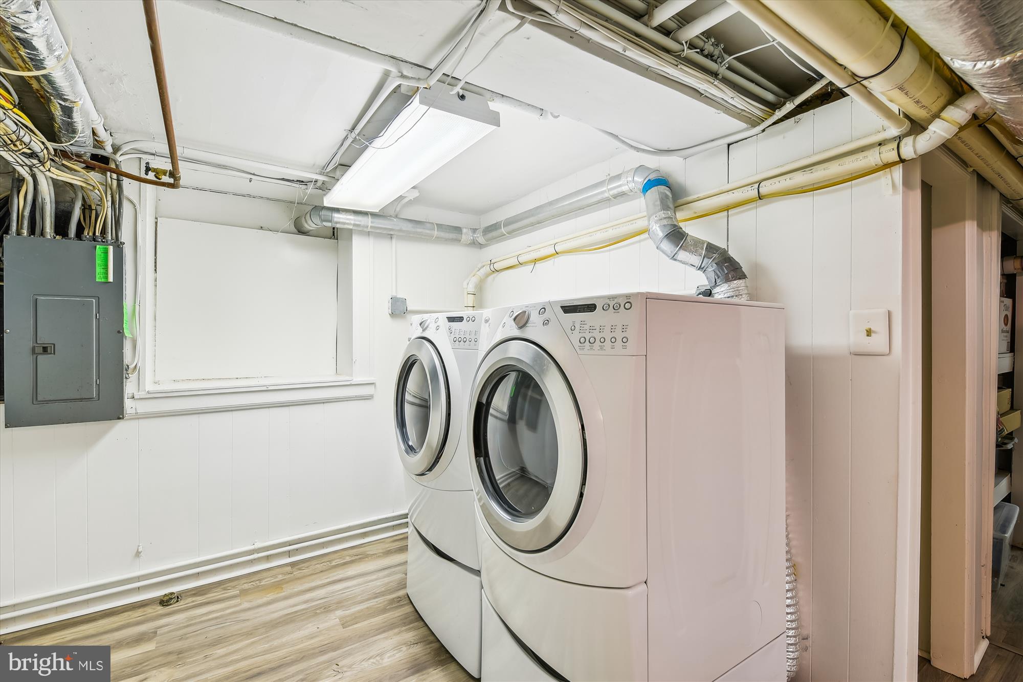 ROLAND PARK - Residential