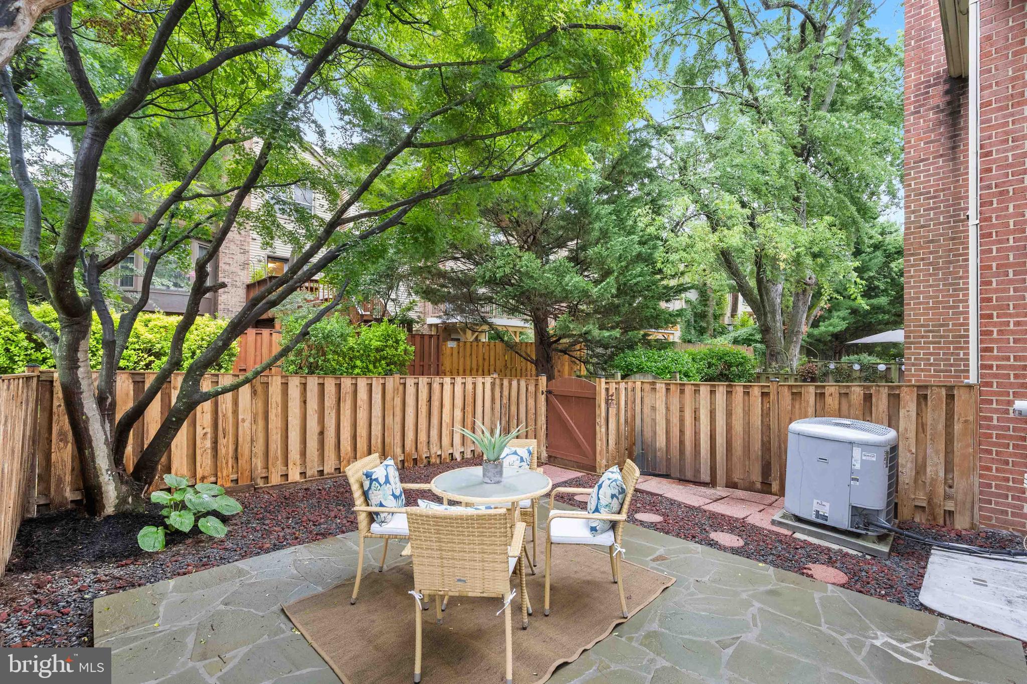 COUNTRY CREEK - Residential