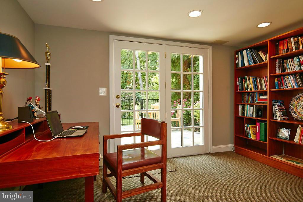 COUNTRY CLUB - Residential