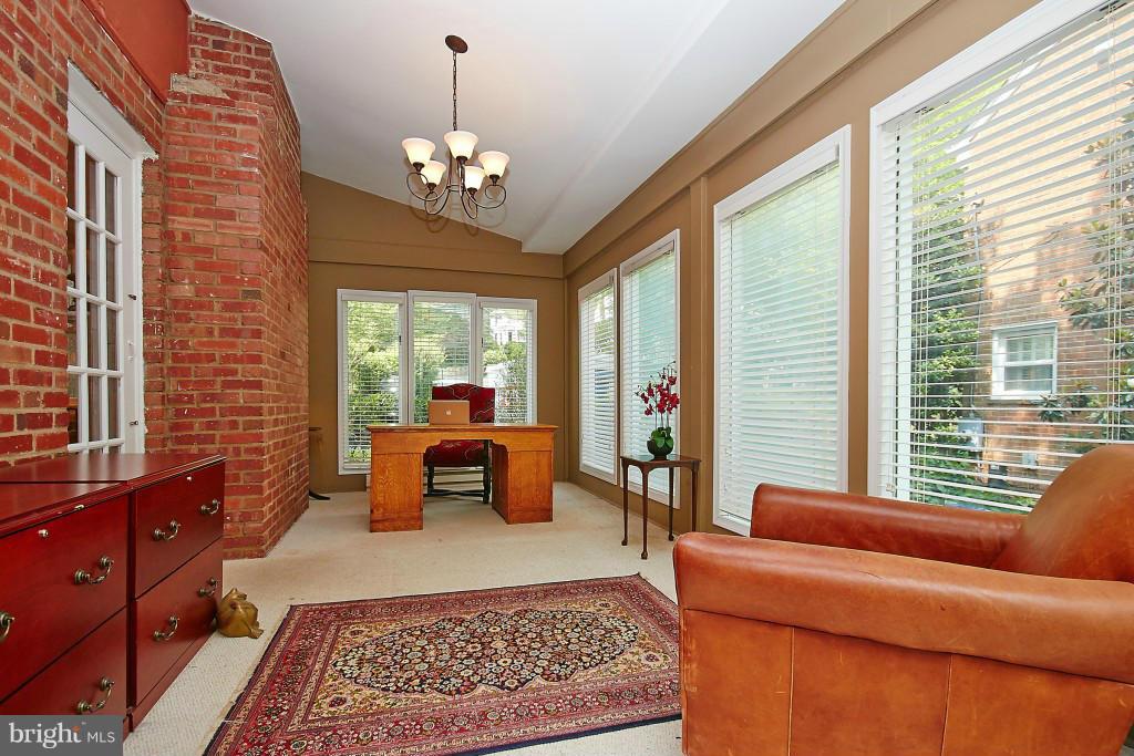 COUNTRY CLUB - Residential