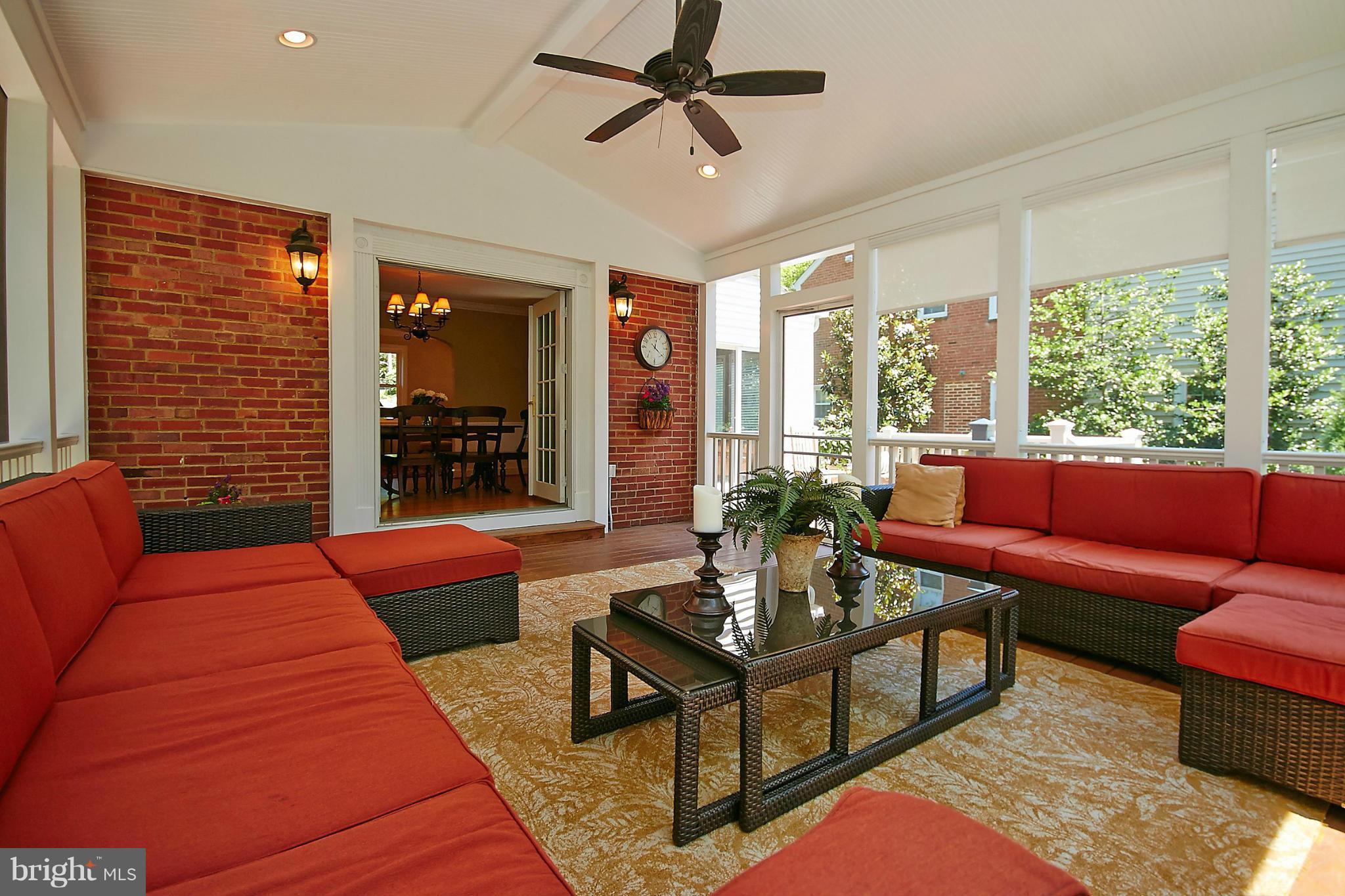 COUNTRY CLUB - Residential