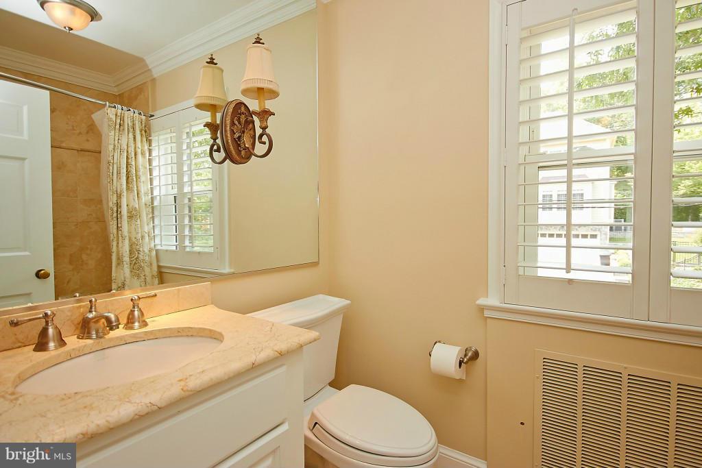 COUNTRY CLUB - Residential