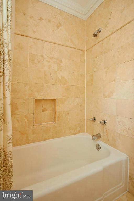 COUNTRY CLUB - Residential