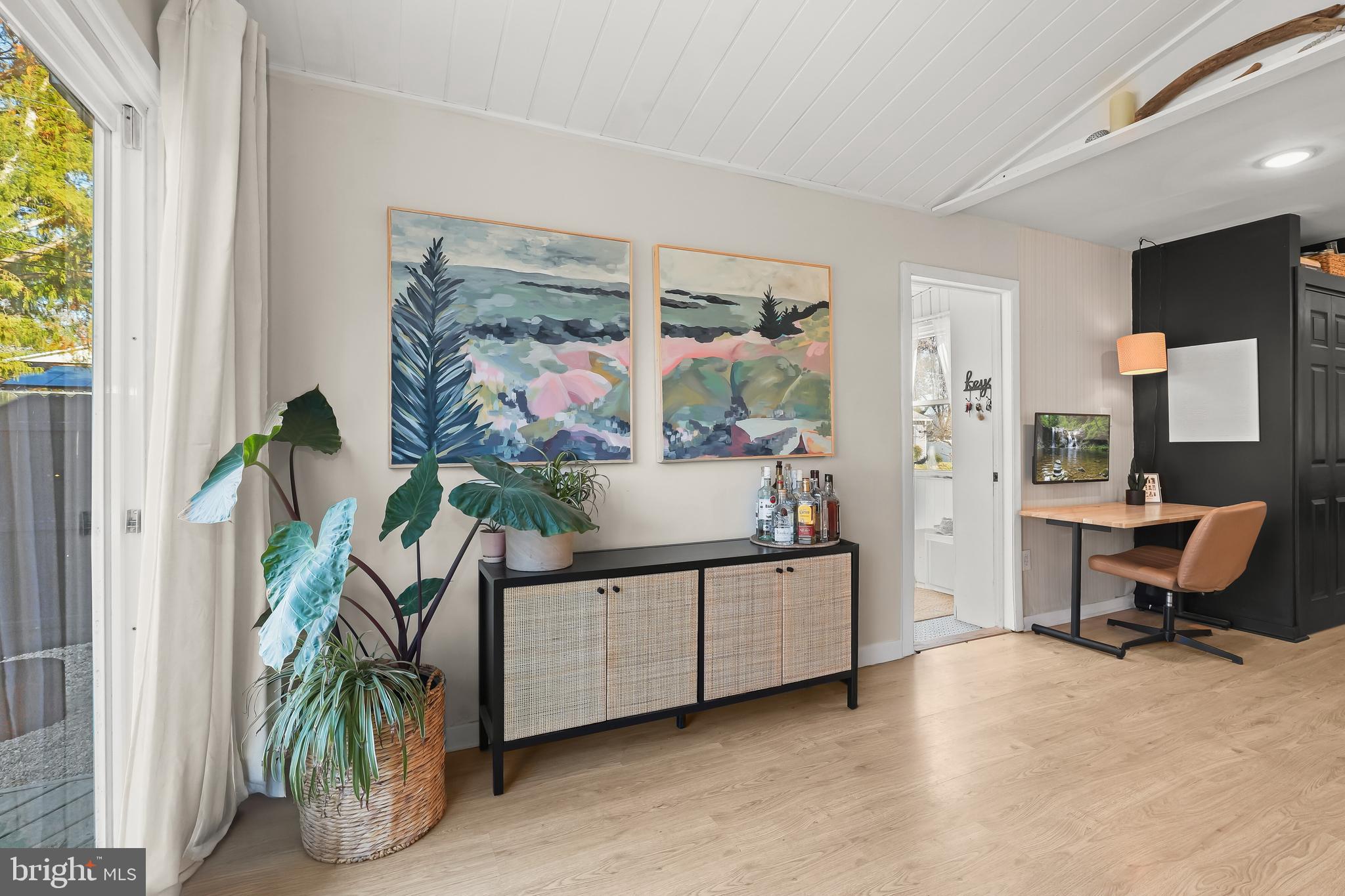 WOODLAND BEACH - Residential