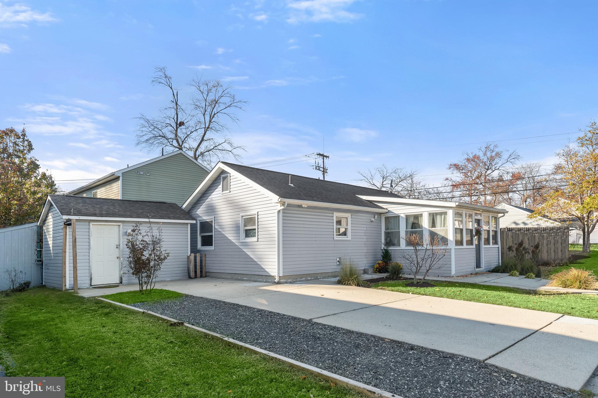 WOODLAND BEACH - Residential