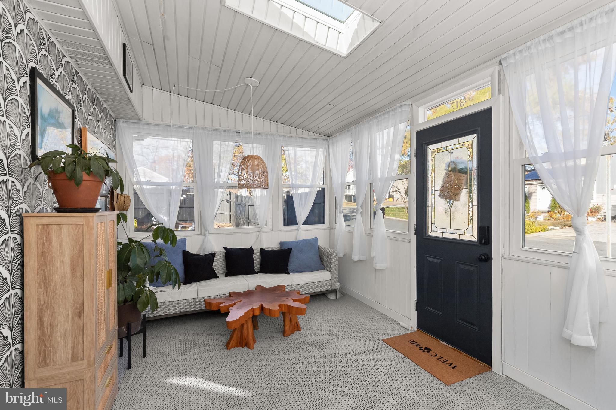 WOODLAND BEACH - Residential