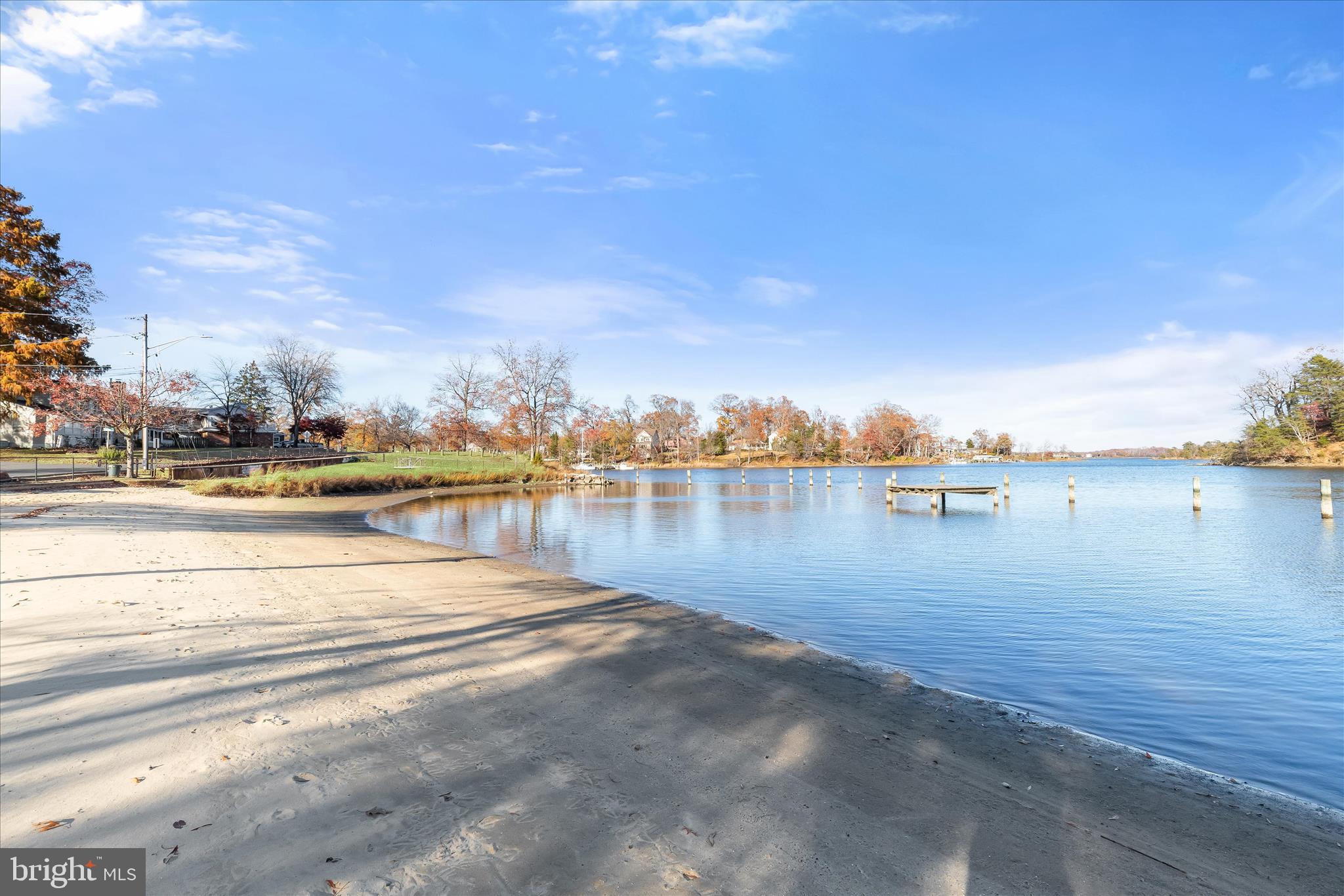 WOODLAND BEACH - Residential