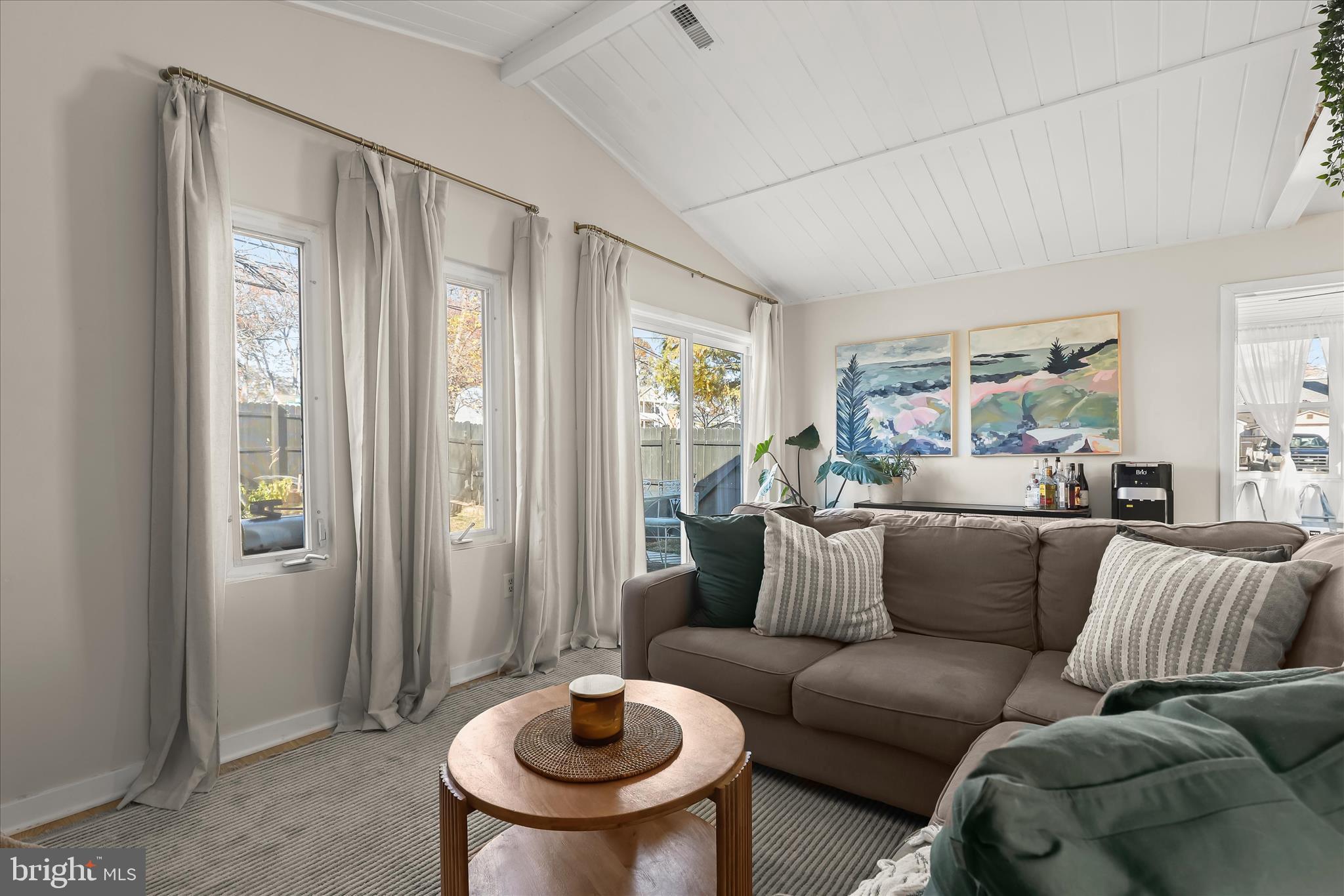 WOODLAND BEACH - Residential