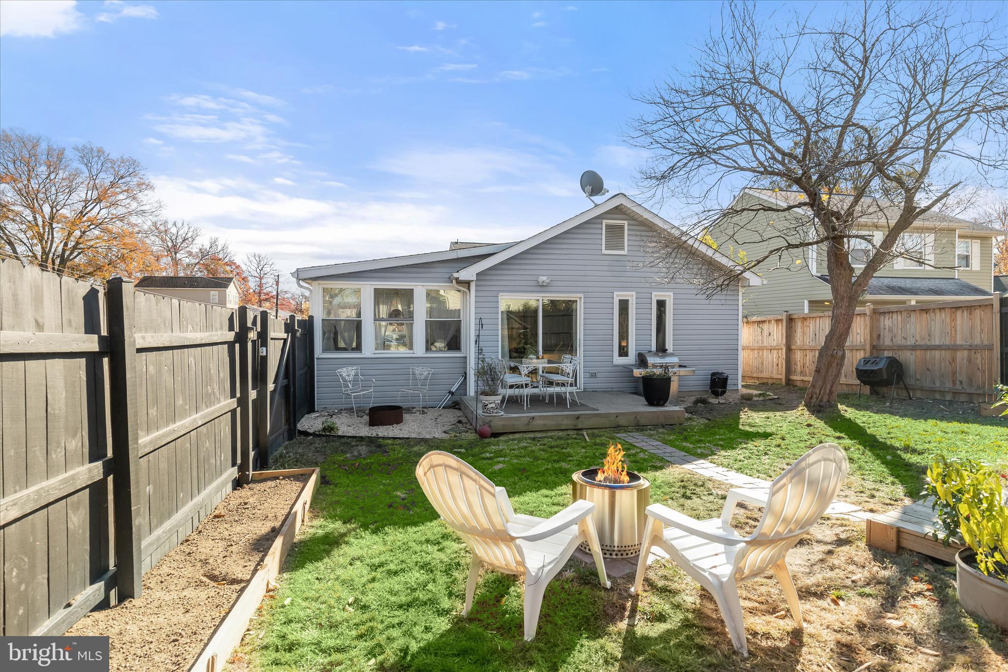 WOODLAND BEACH - Residential