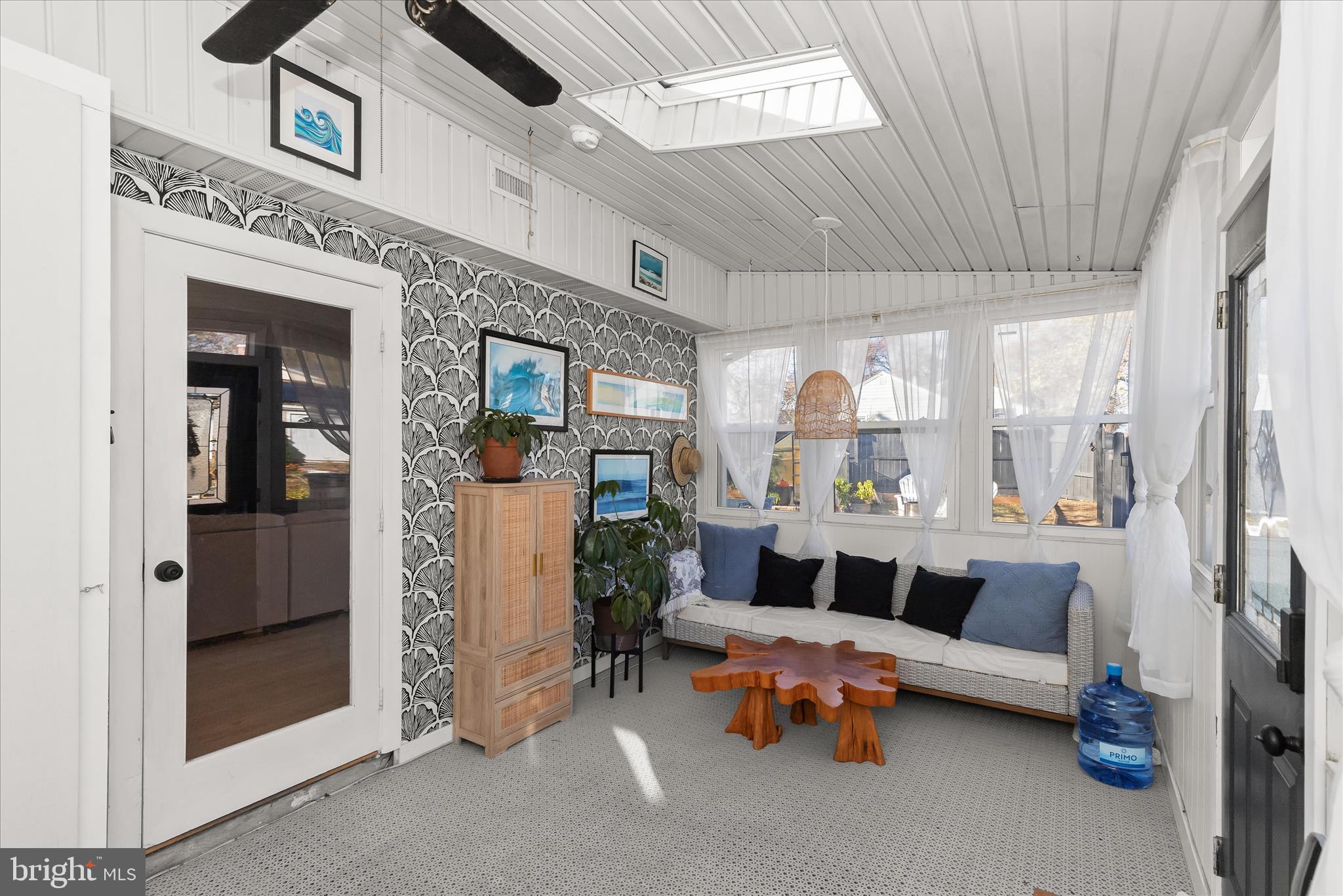 WOODLAND BEACH - Residential