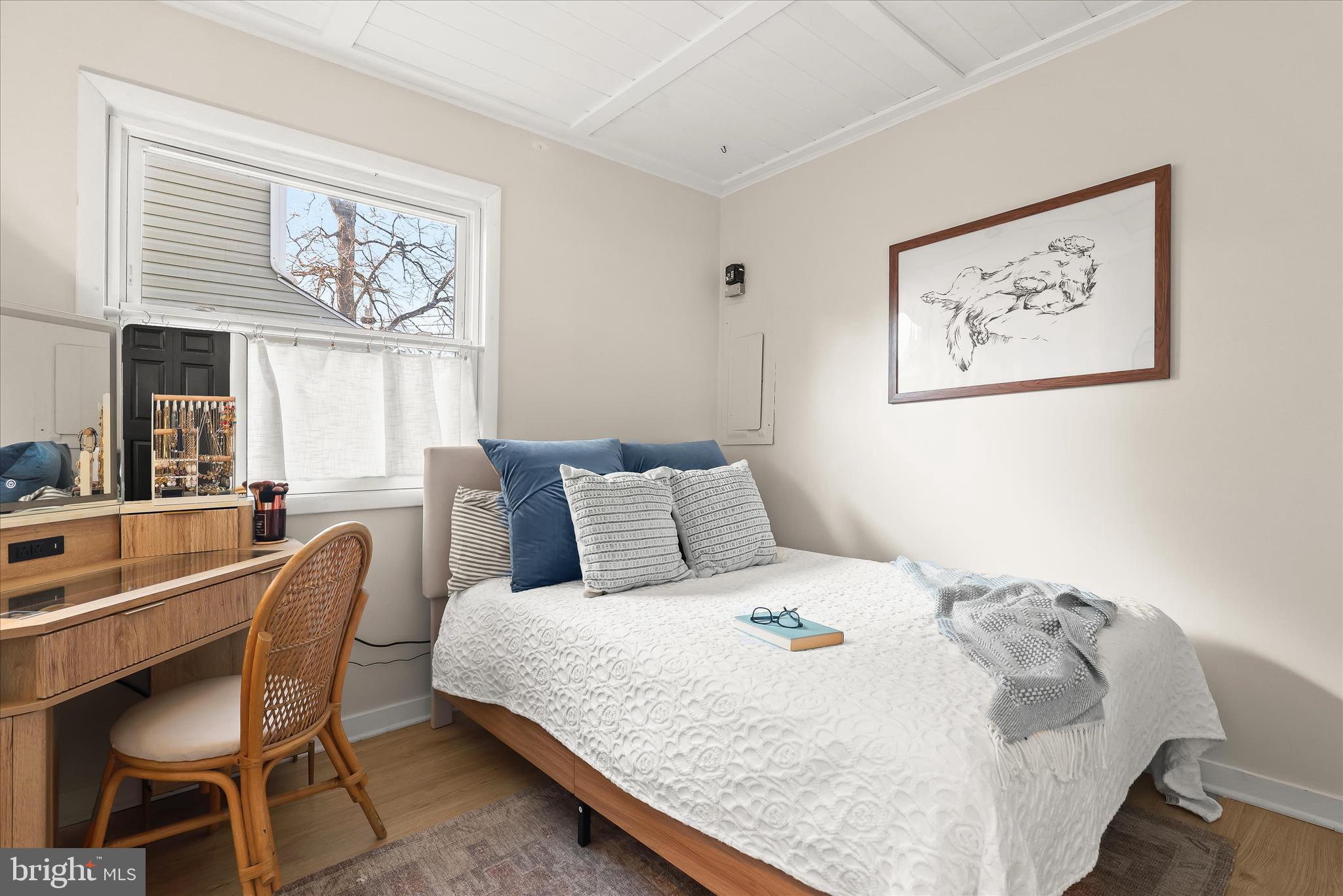 WOODLAND BEACH - Residential