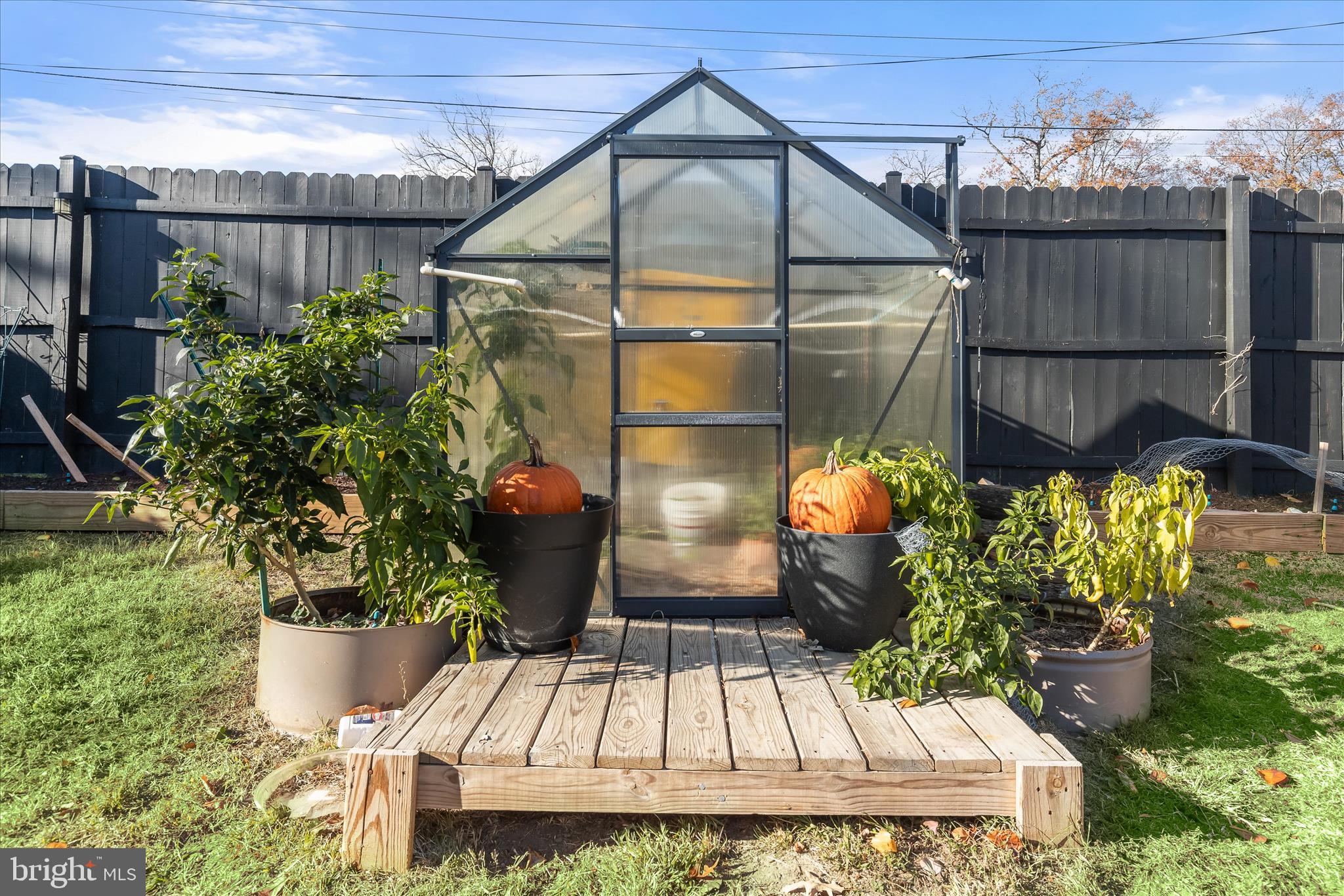 WOODLAND BEACH - Residential