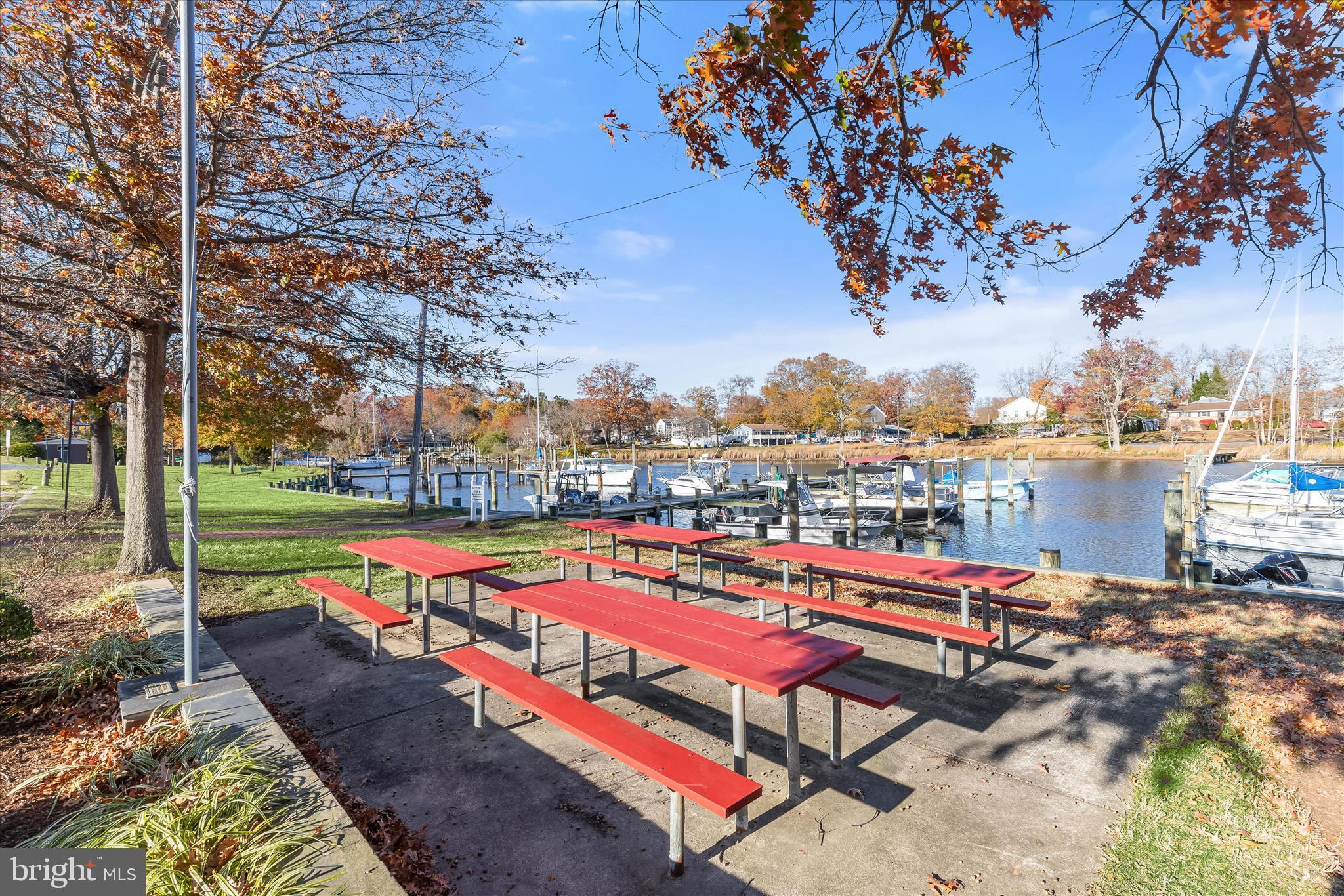 WOODLAND BEACH - Residential