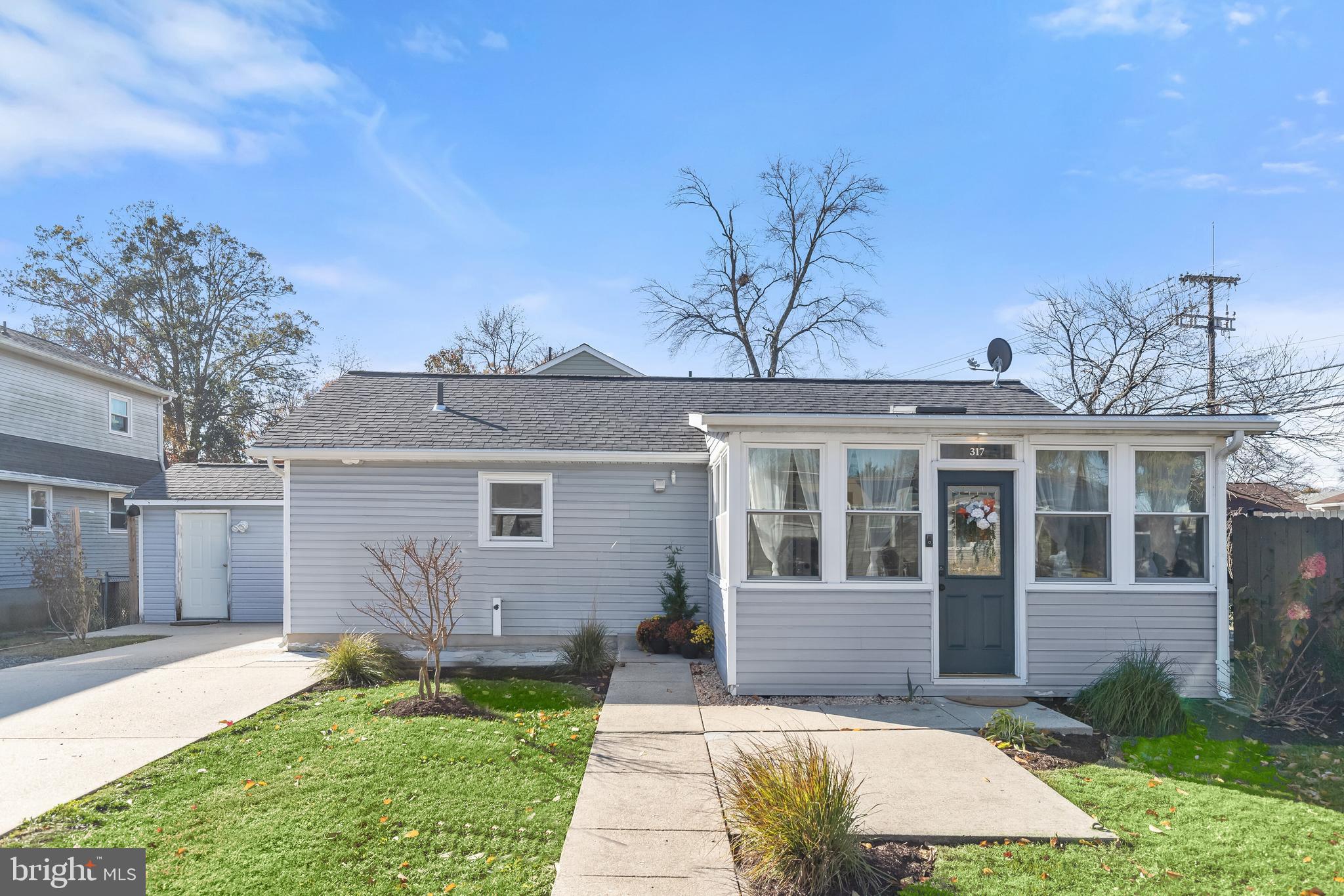 WOODLAND BEACH - Residential