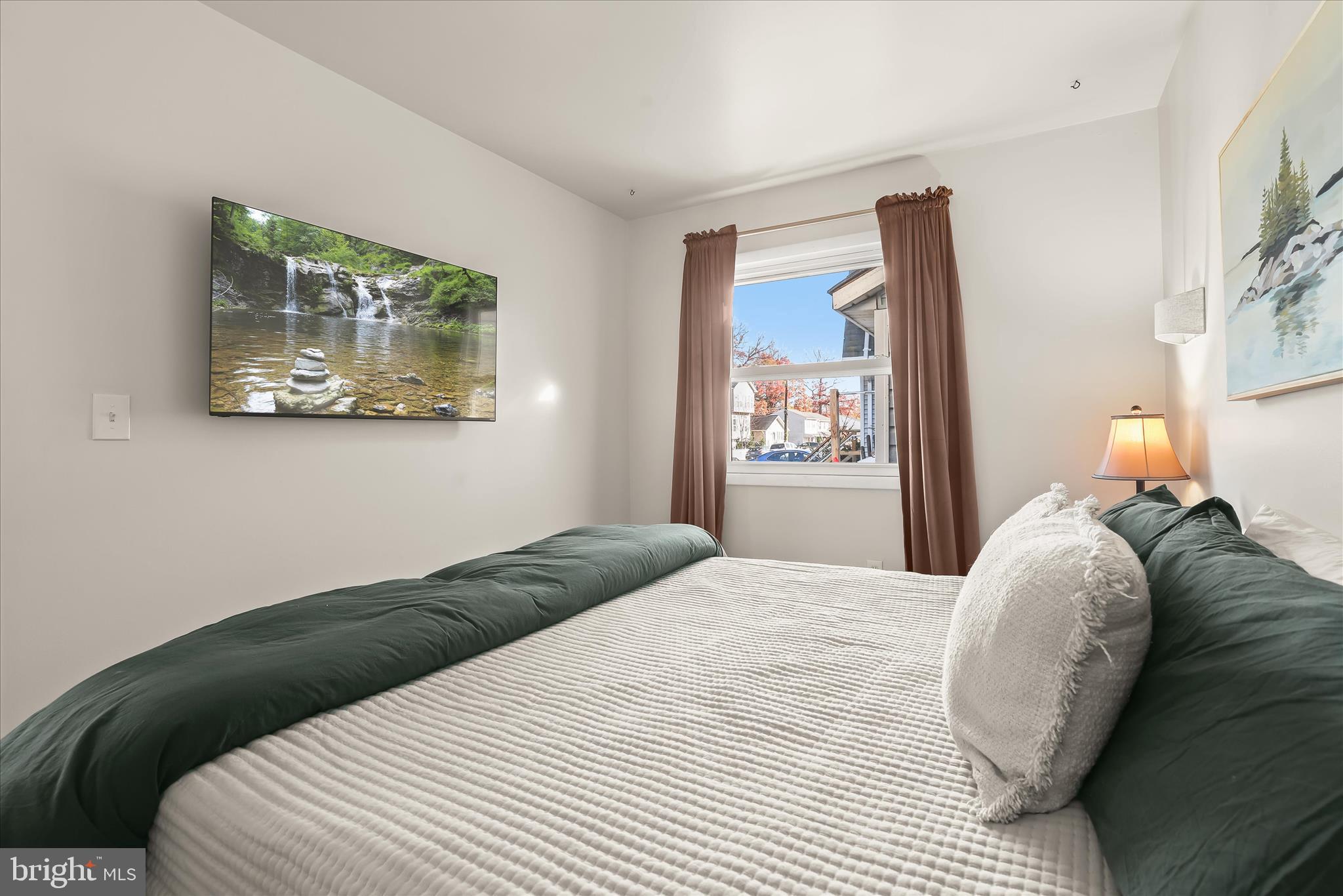 WOODLAND BEACH - Residential