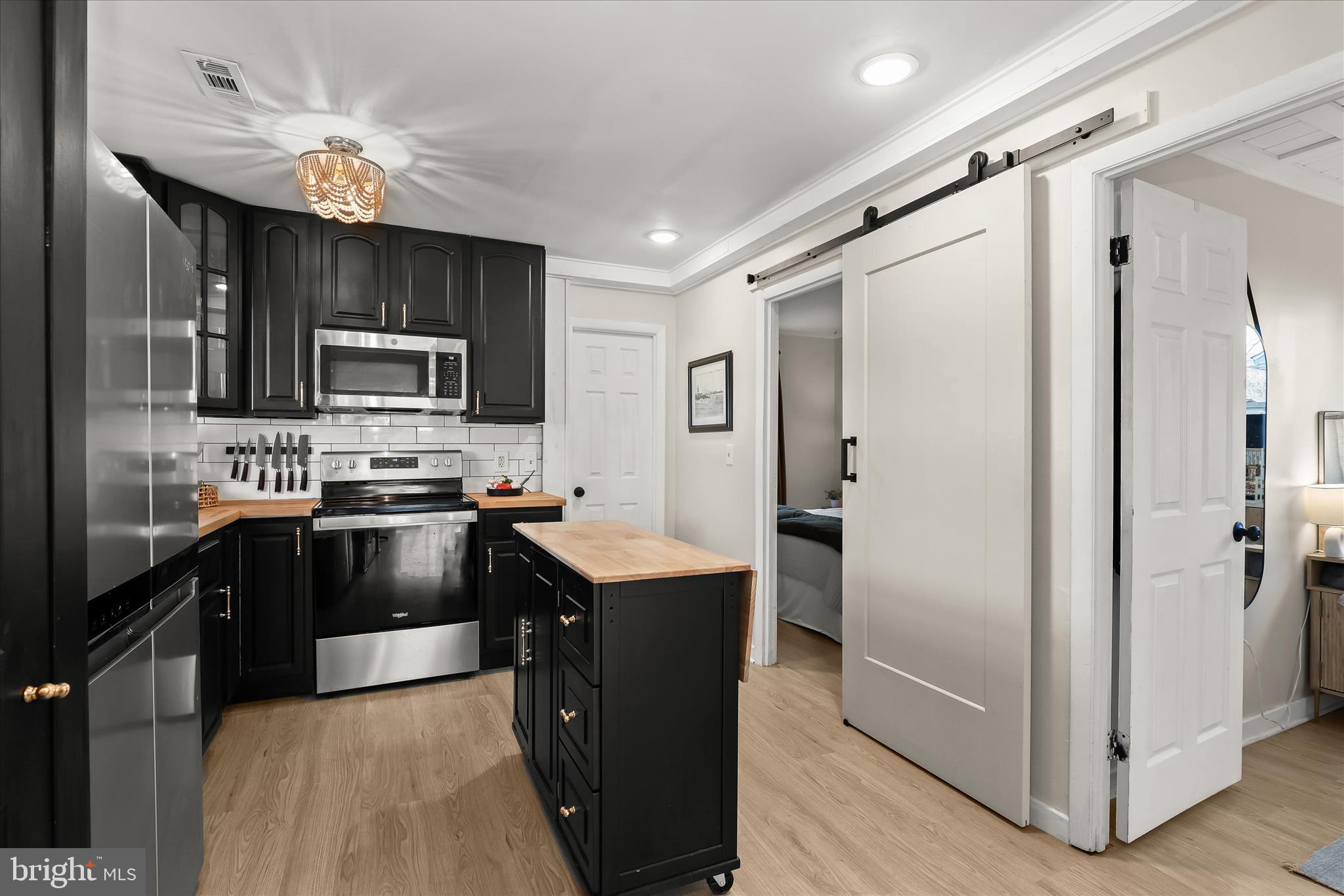 WOODLAND BEACH - Residential