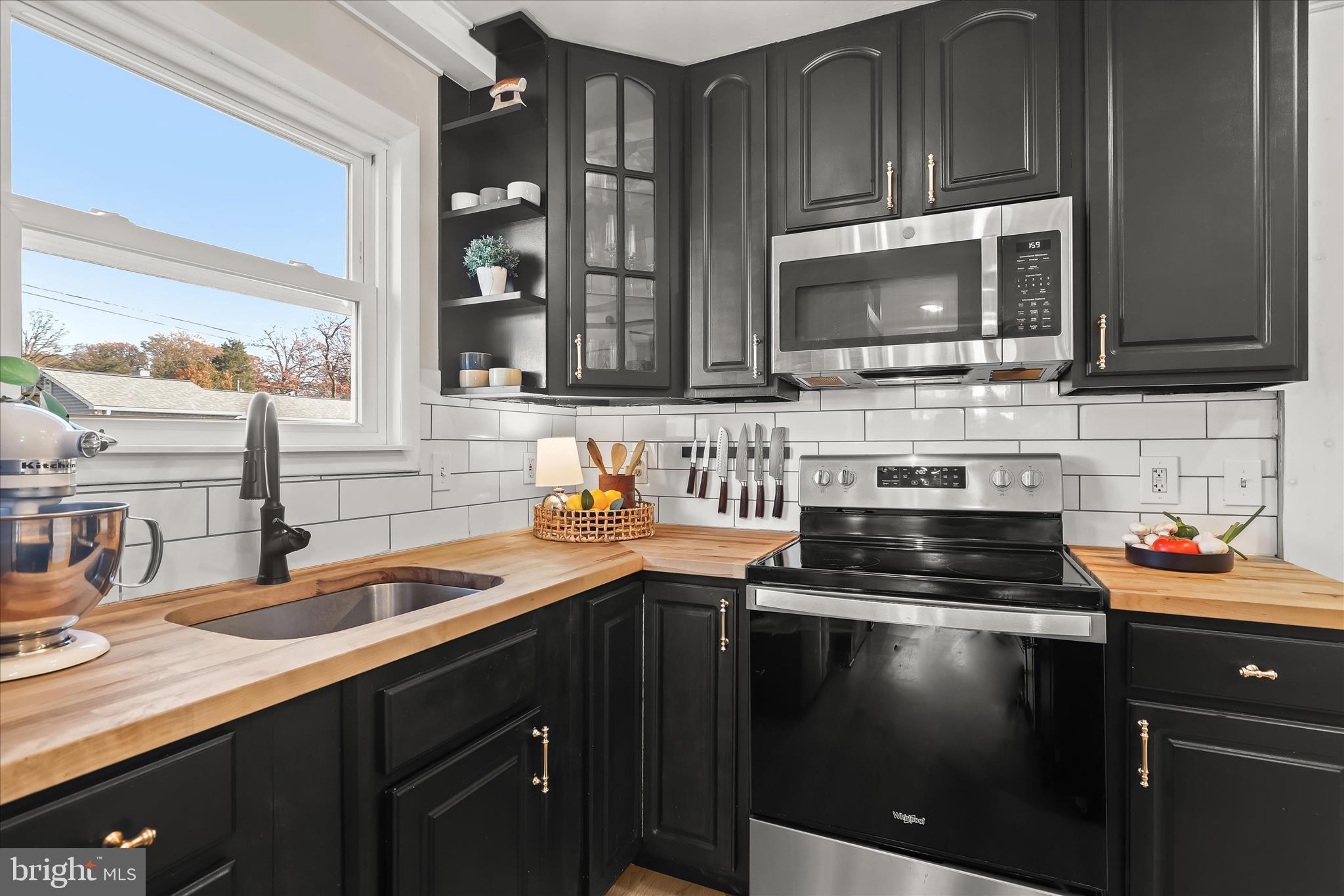 WOODLAND BEACH - Residential