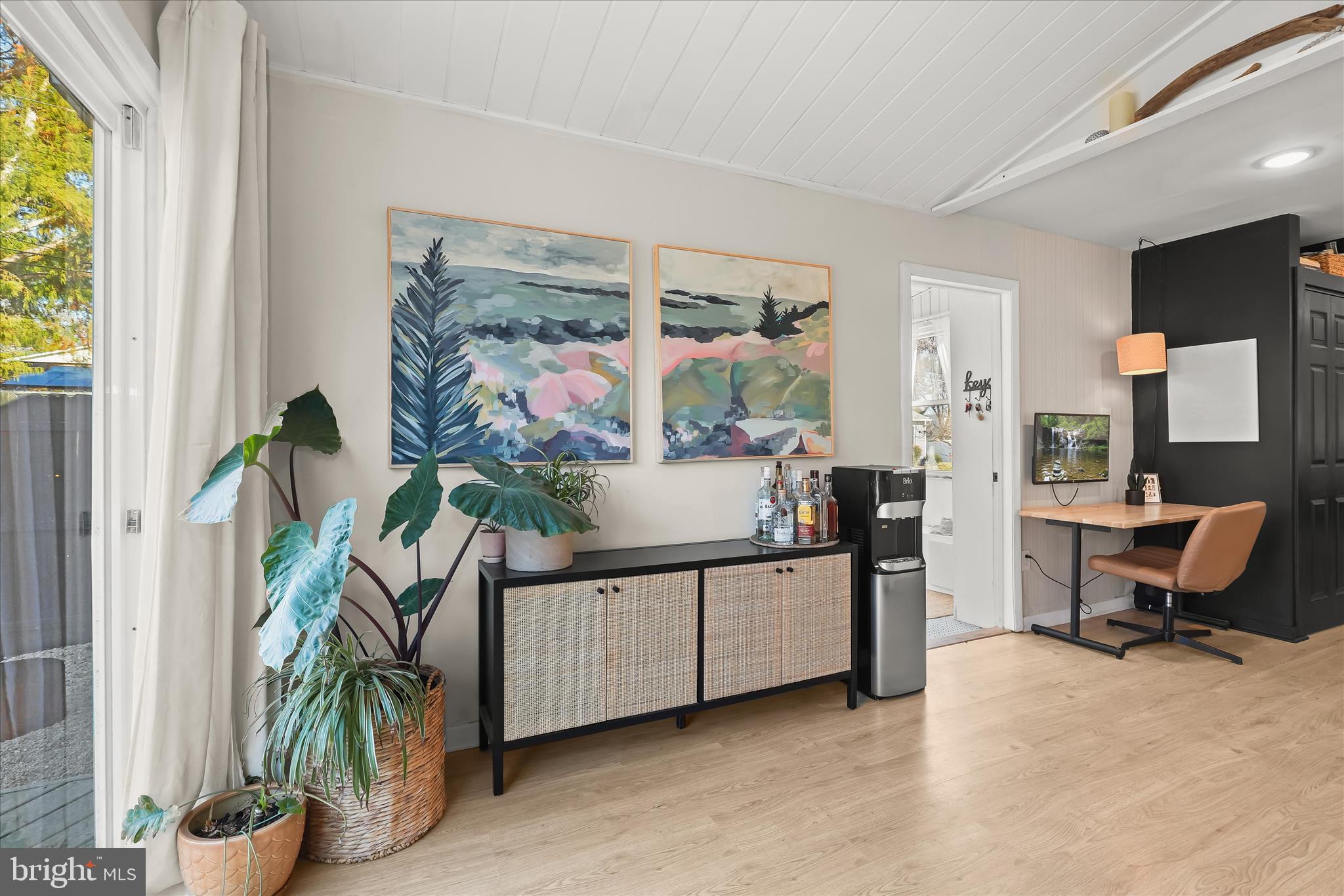 WOODLAND BEACH - Residential