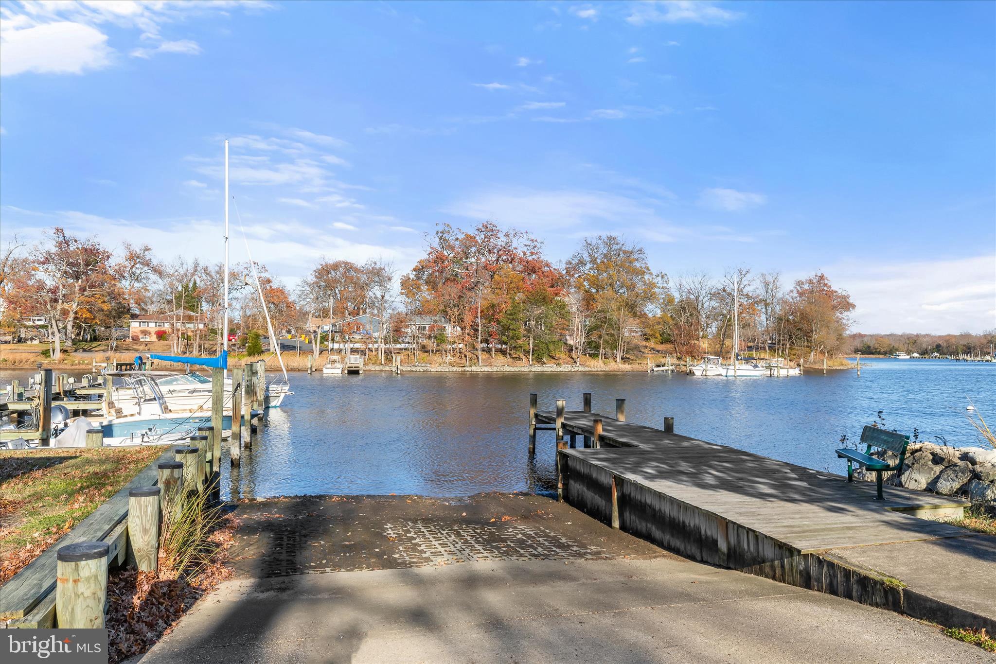 WOODLAND BEACH - Residential