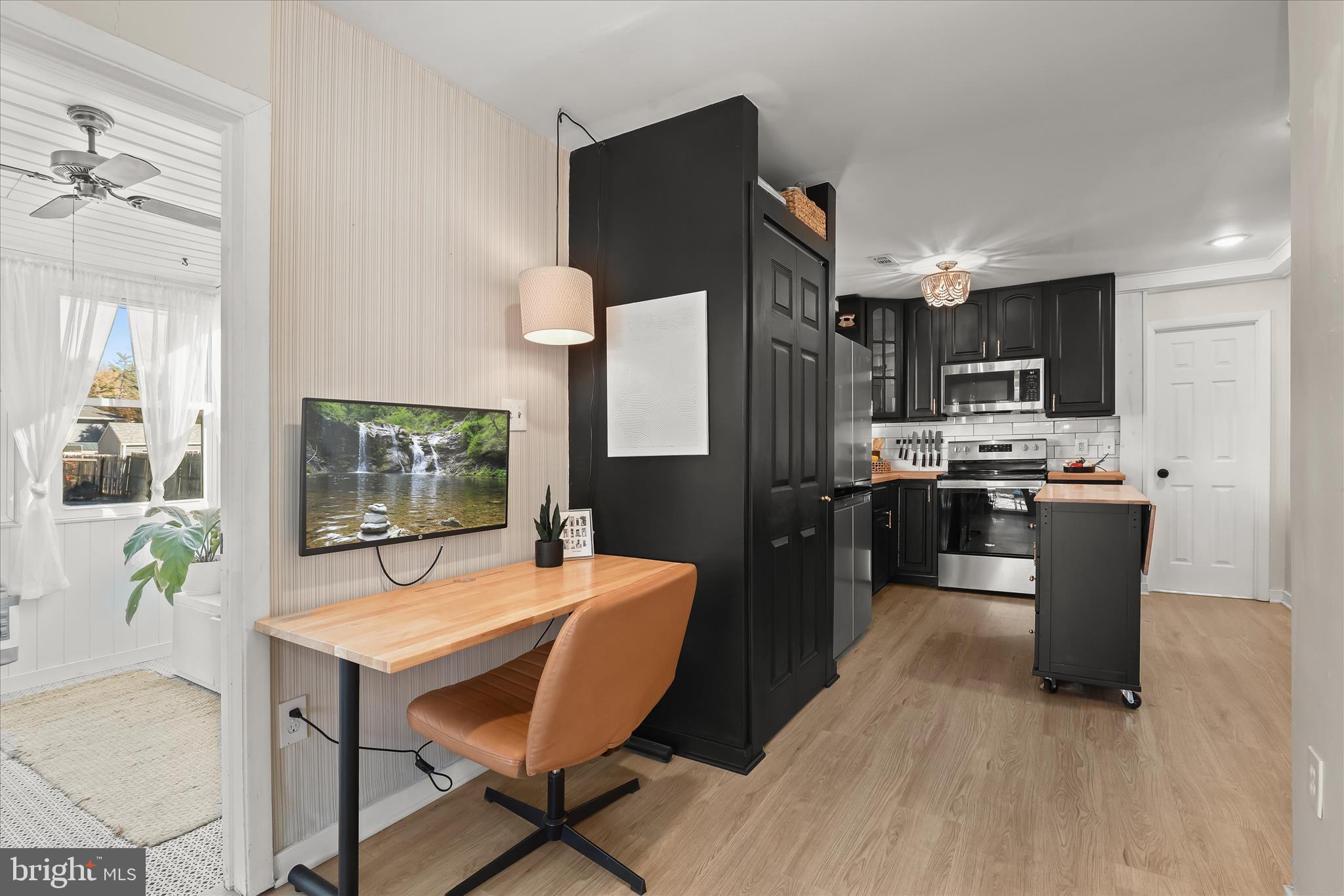 WOODLAND BEACH - Residential