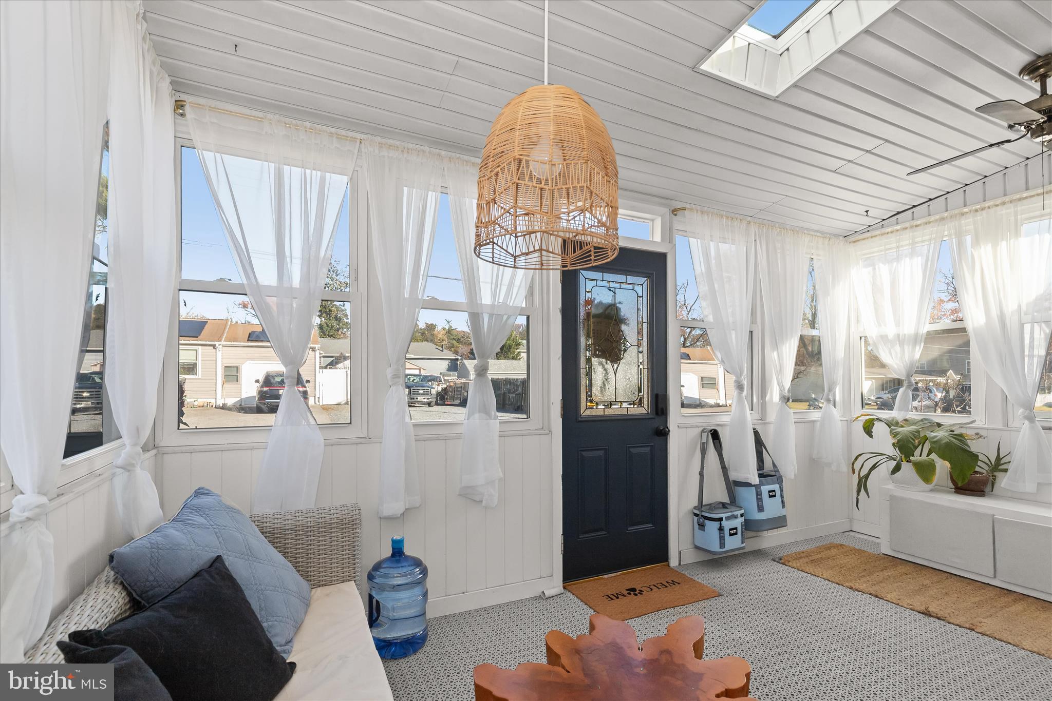 WOODLAND BEACH - Residential