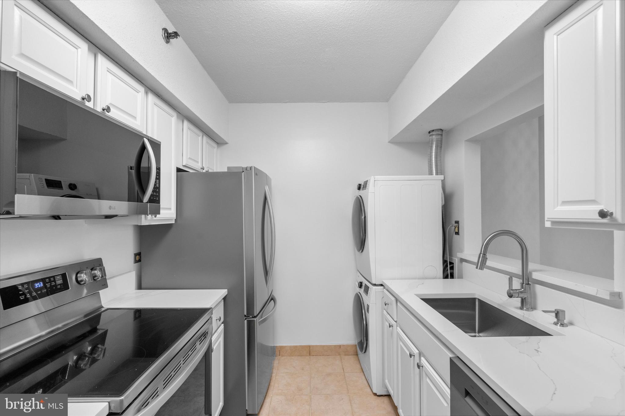 SKYLINE SQUARE CONDO - Residential Lease