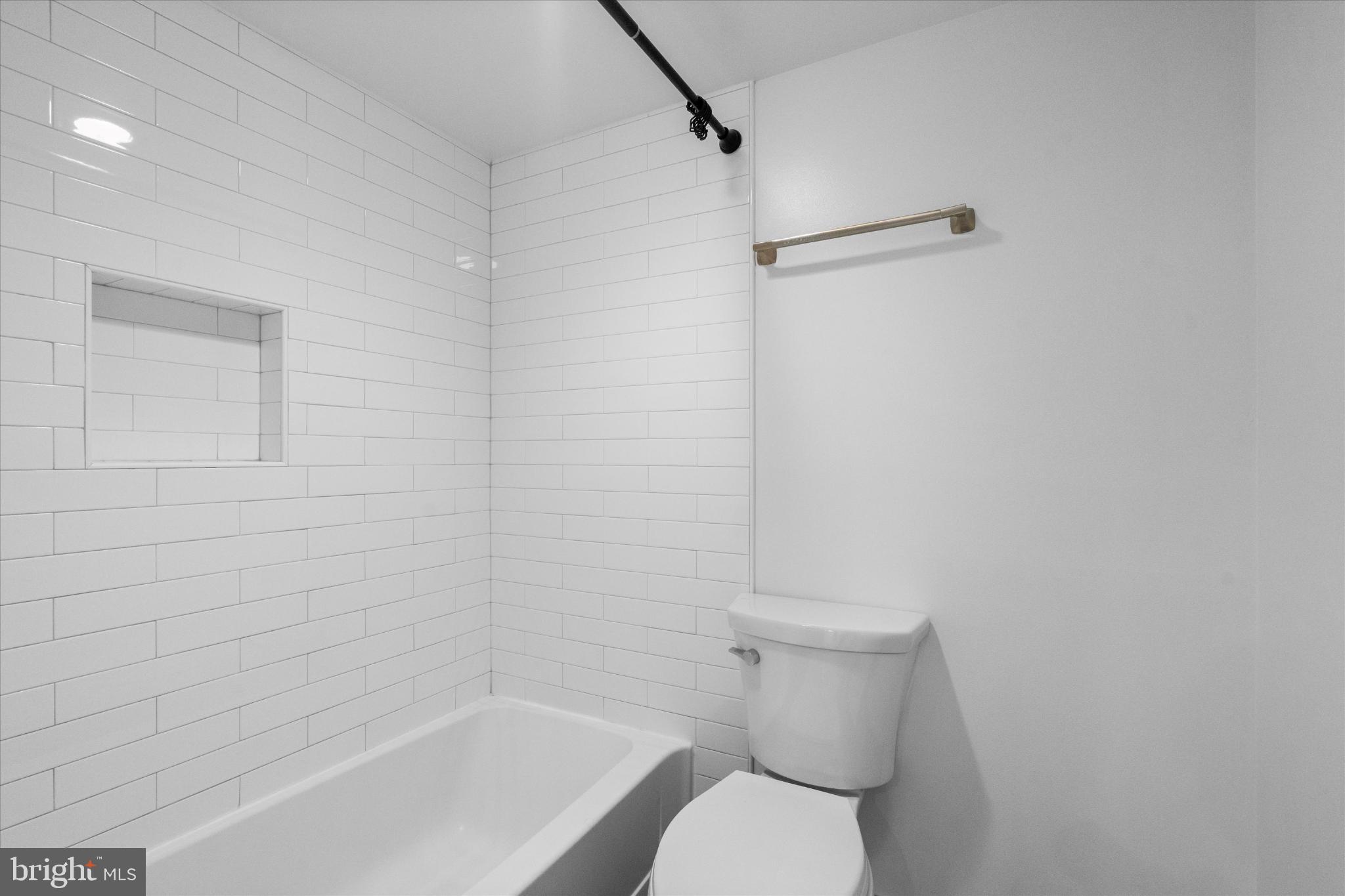 SKYLINE SQUARE CONDO - Residential Lease