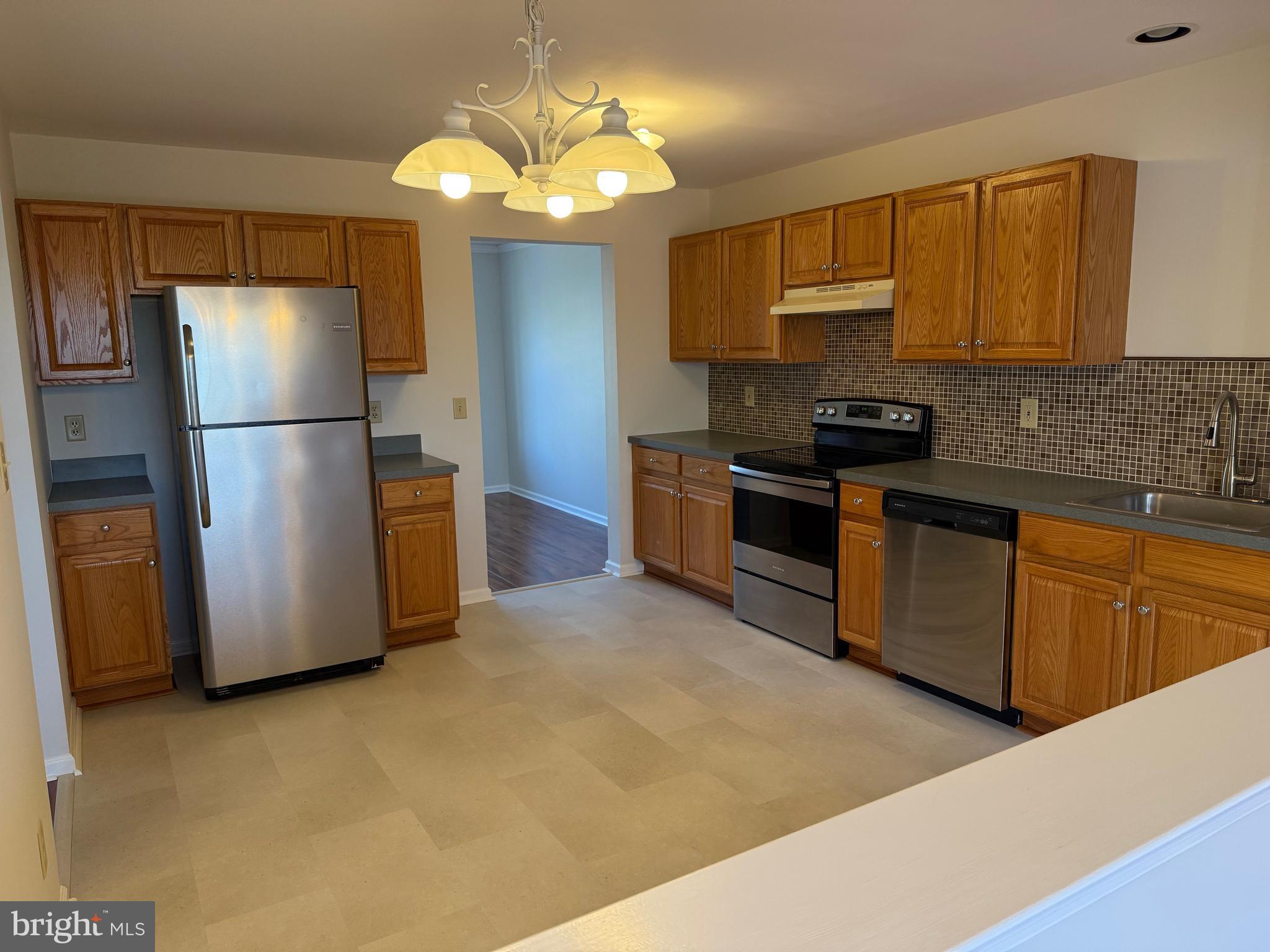 FAIRLAWN COURT - Residential Lease