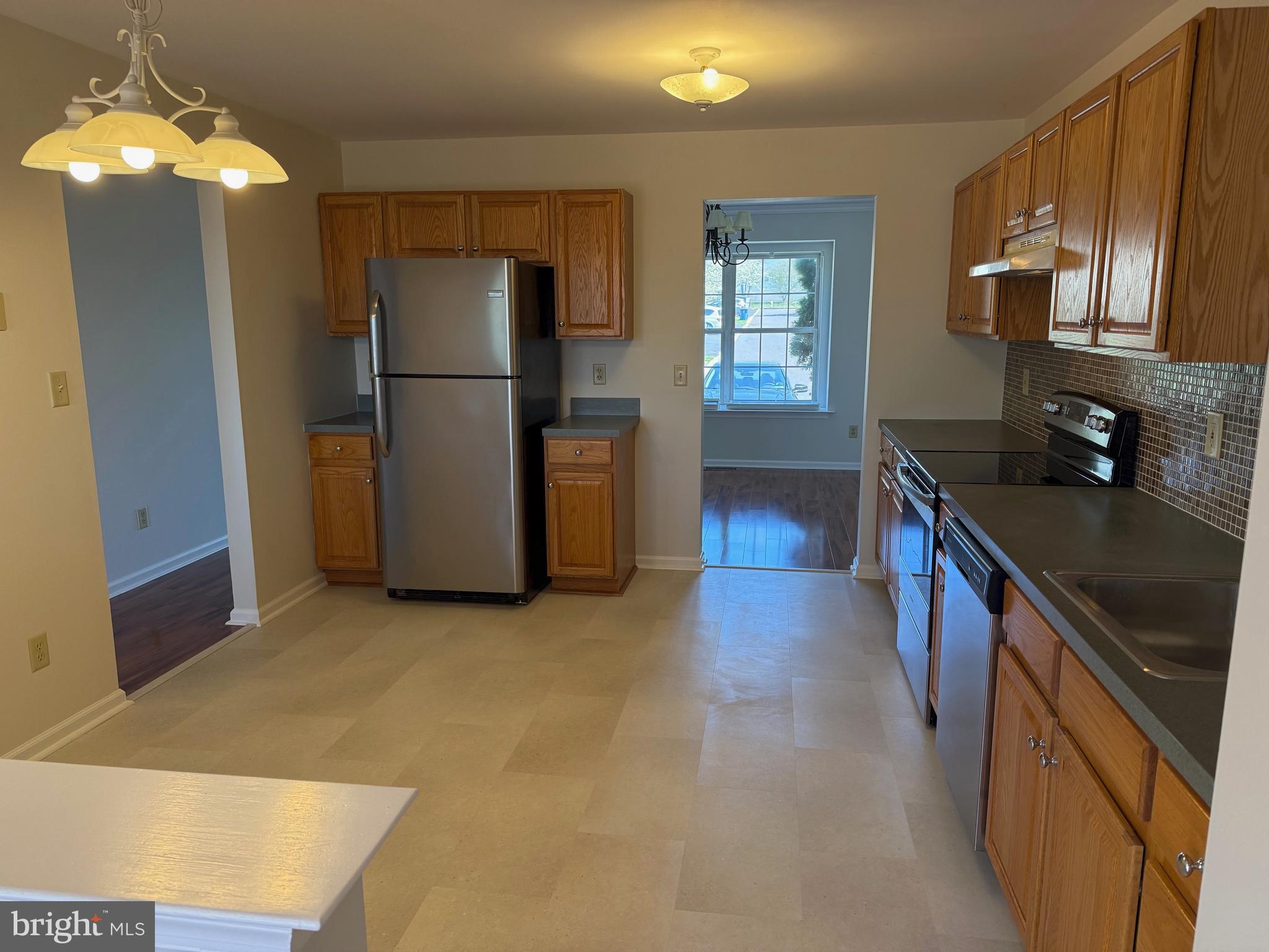 FAIRLAWN COURT - Residential Lease