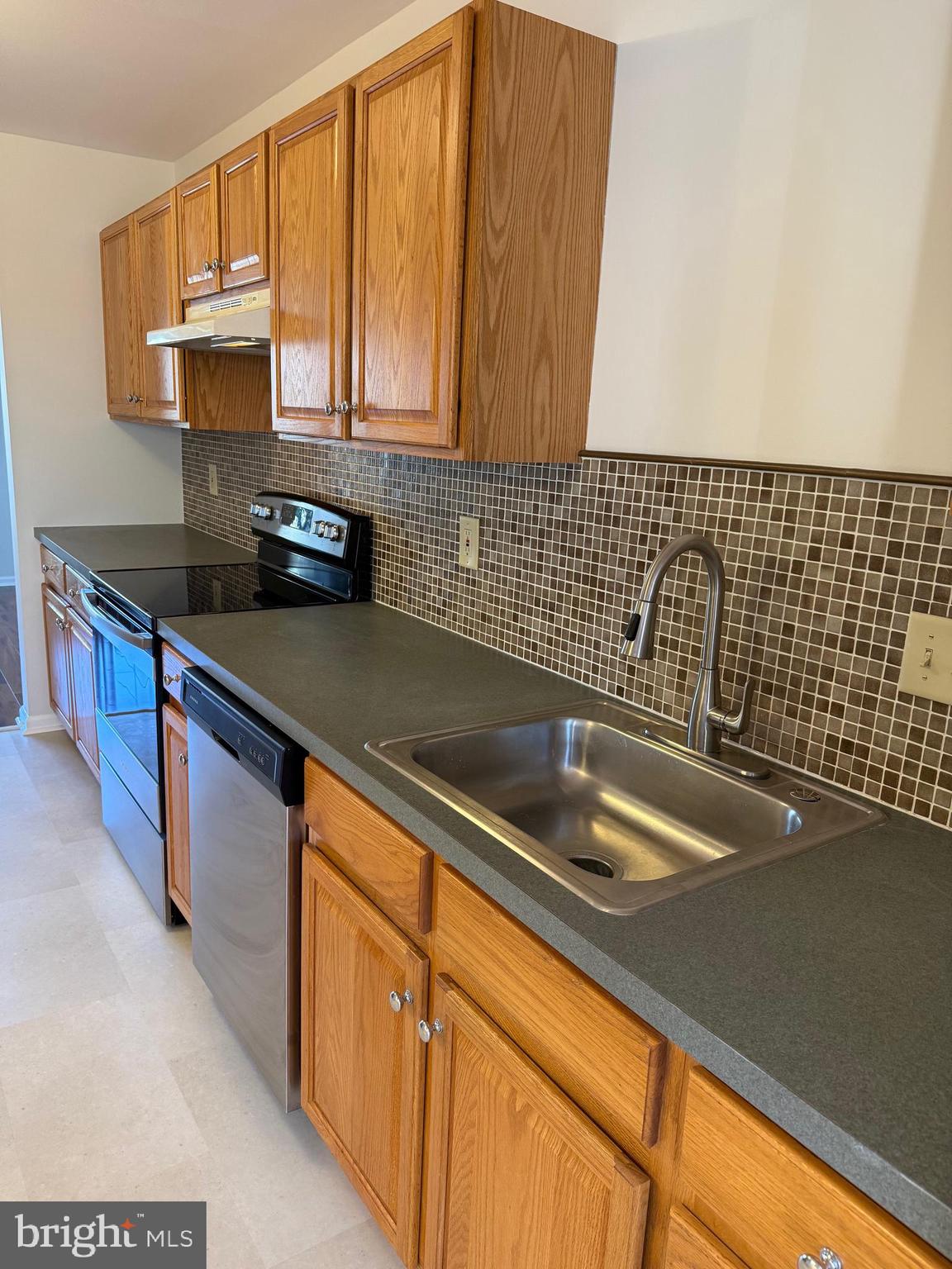 FAIRLAWN COURT - Residential Lease