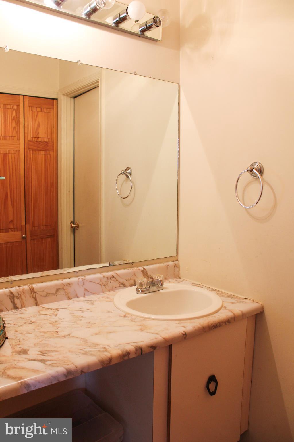 LAKE BRADDOCK - Residential