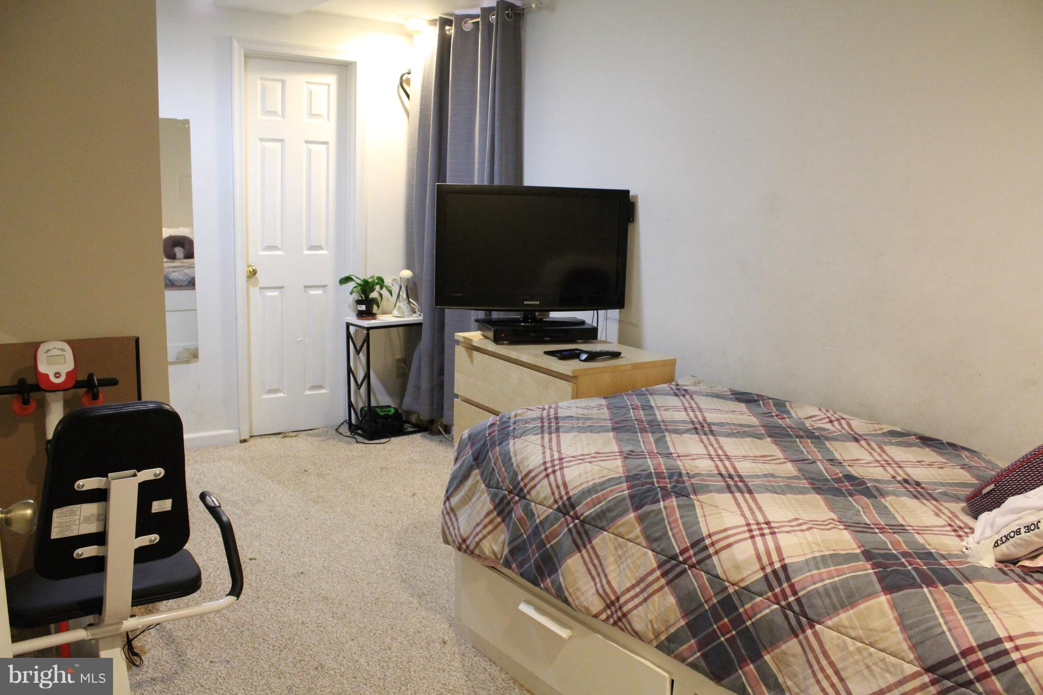 LAKE BRADDOCK - Residential