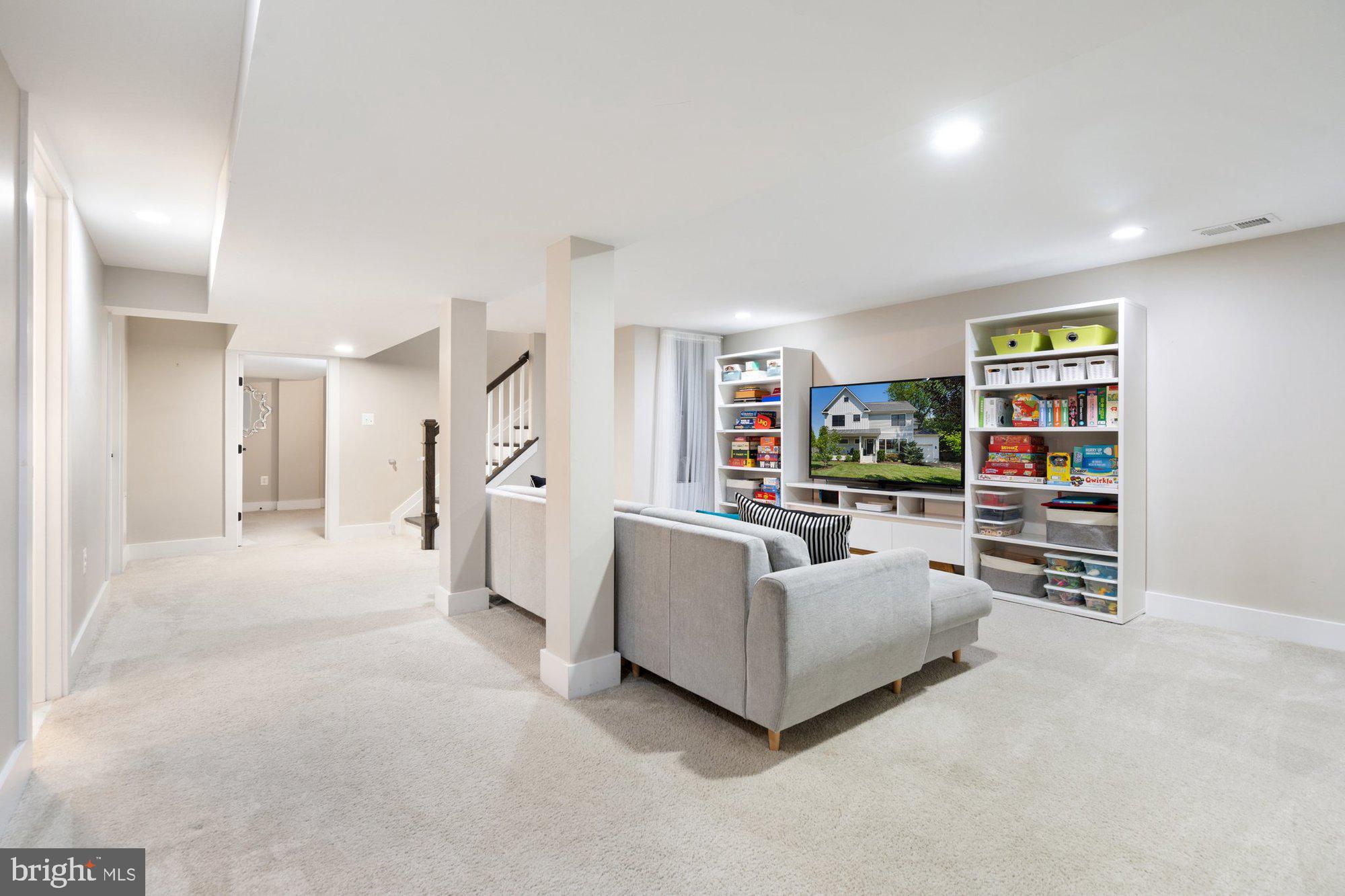 WEST VIENNA WOODS - Residential