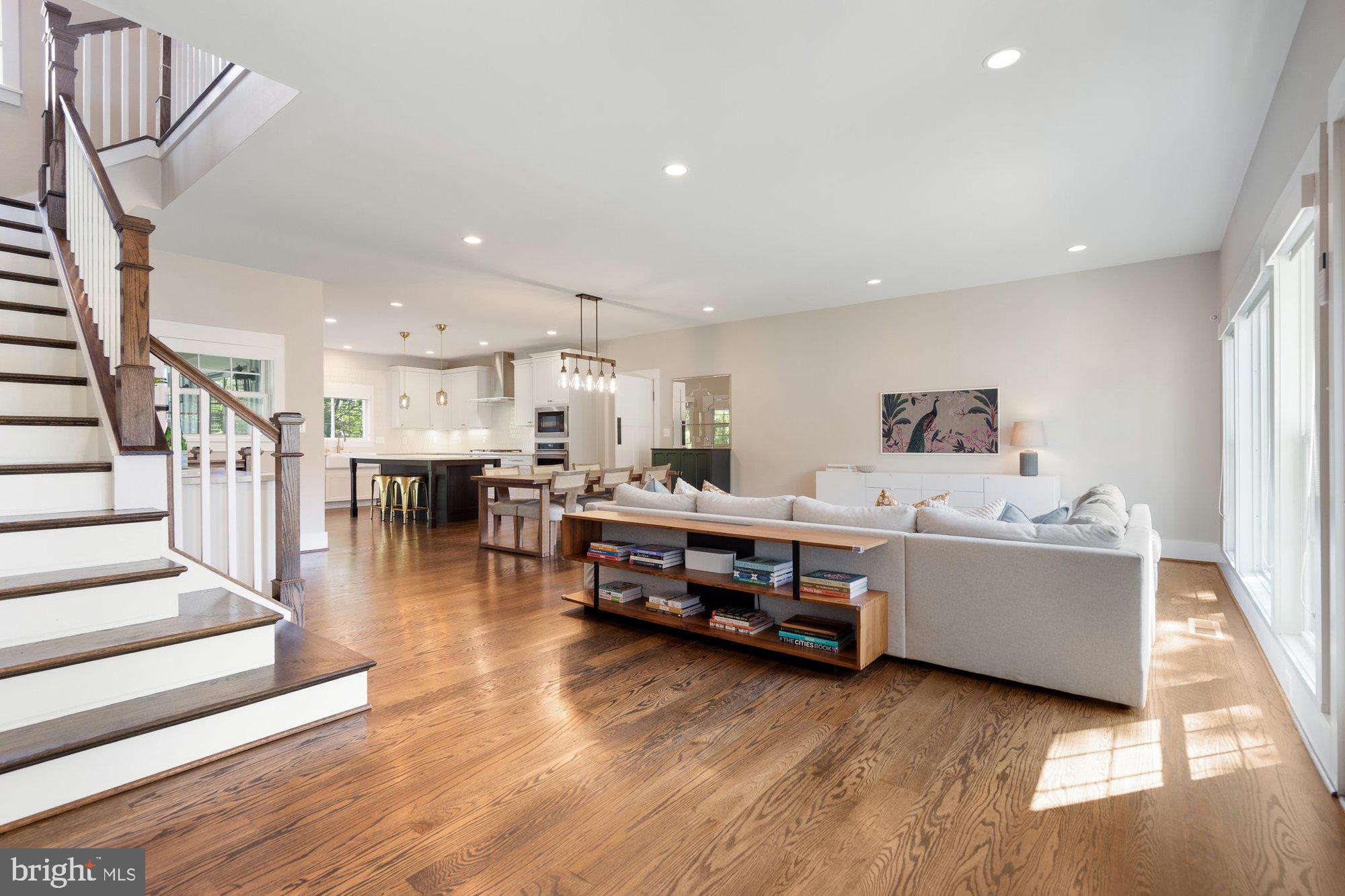 123 HICKORY CIRCLE SW