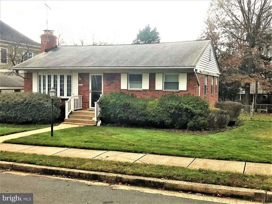 3BDR, 2FULL BATH WELL BUILT HOUSE IN A VERY NICE AND QUIET NEIGHBORHOOD. FULLY FINISHED WALK OUT BASEMENT WITH A REC ROOM, BEDROOM & A FULL BATH OR INLAWS SUIT. HUGE LOT AND A FENCED BACKYARD NICELY LANDSCAPED WITH A SHED. 1.3 MILES TO EAST FALLS CHURCH MTR. NO SMOKERS. CERTIFIED FUNDS REQUIRED.