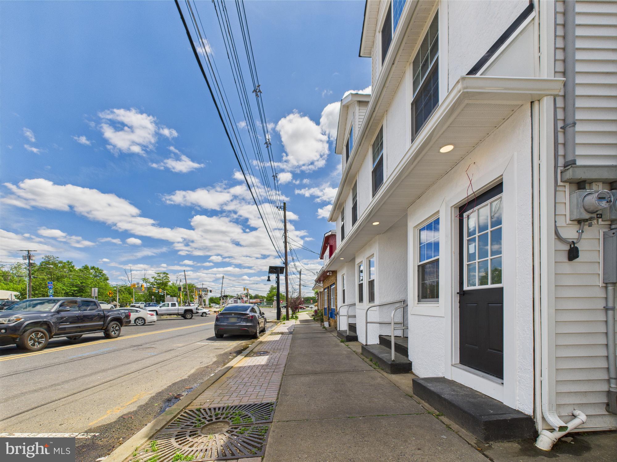 10 W RAILROAD AVENUE