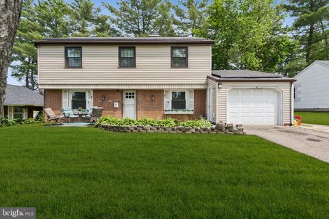 Homes For Sale - 60 Pinafore Lane<br/> WILLINGBORO, NJ 08046