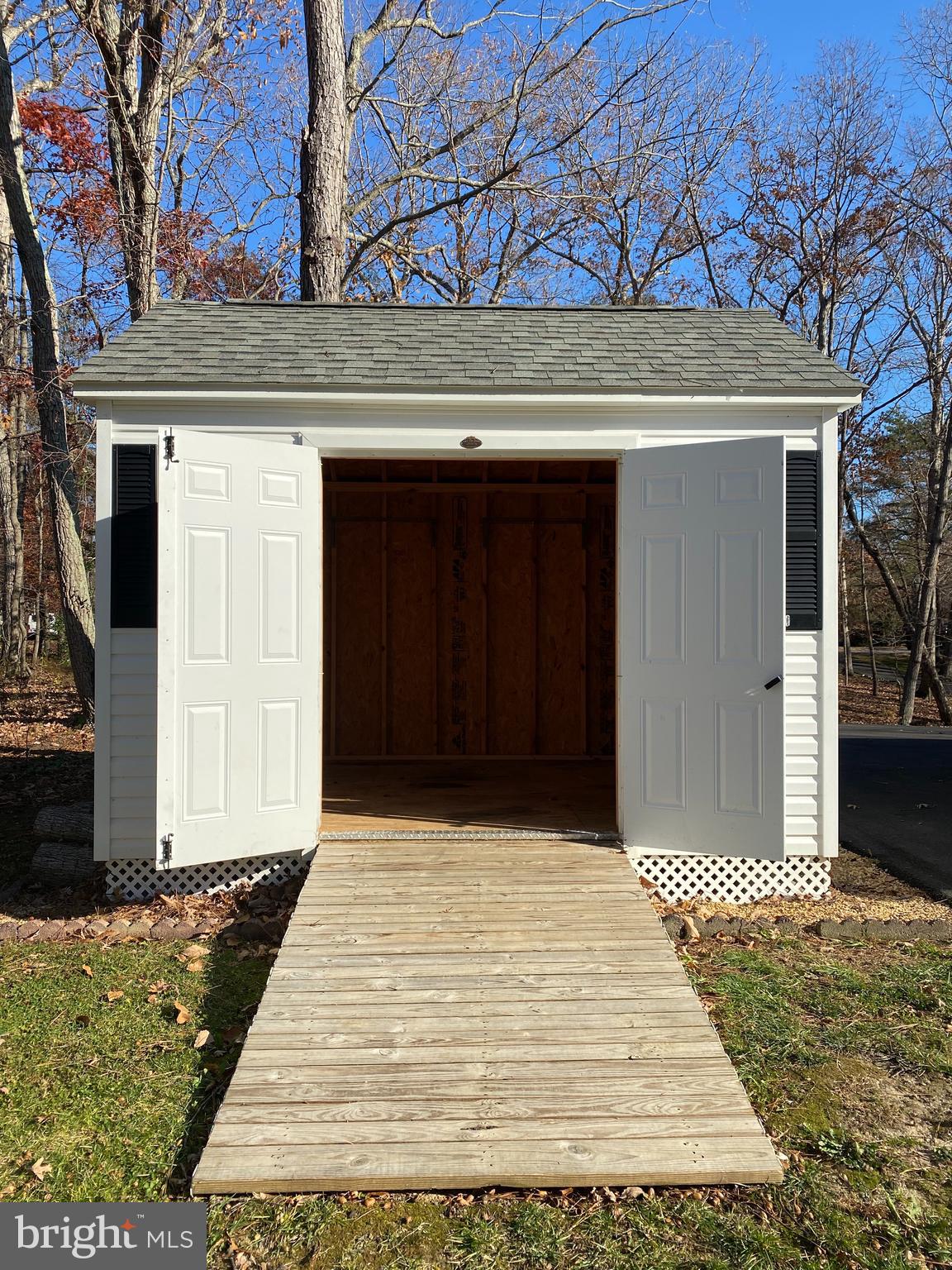 BRETON BAY ESTATES - Residential Lease