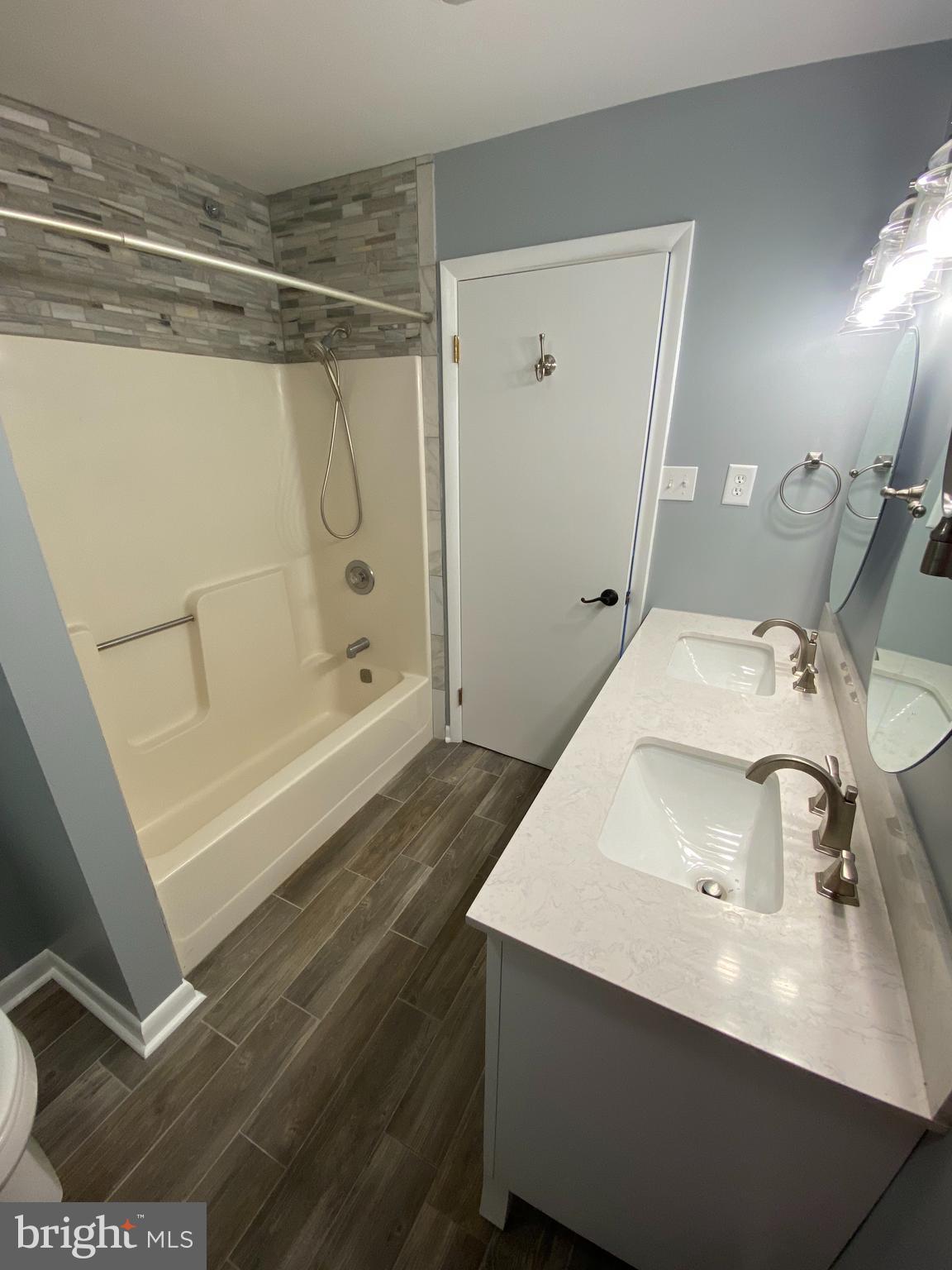 BRETON BAY ESTATES - Residential Lease