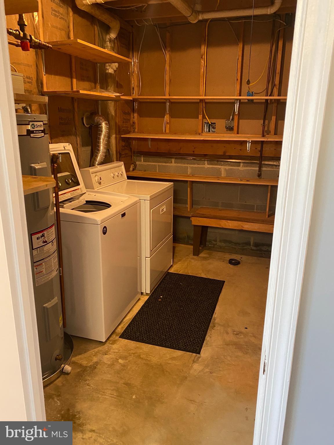 BRETON BAY ESTATES - Residential Lease